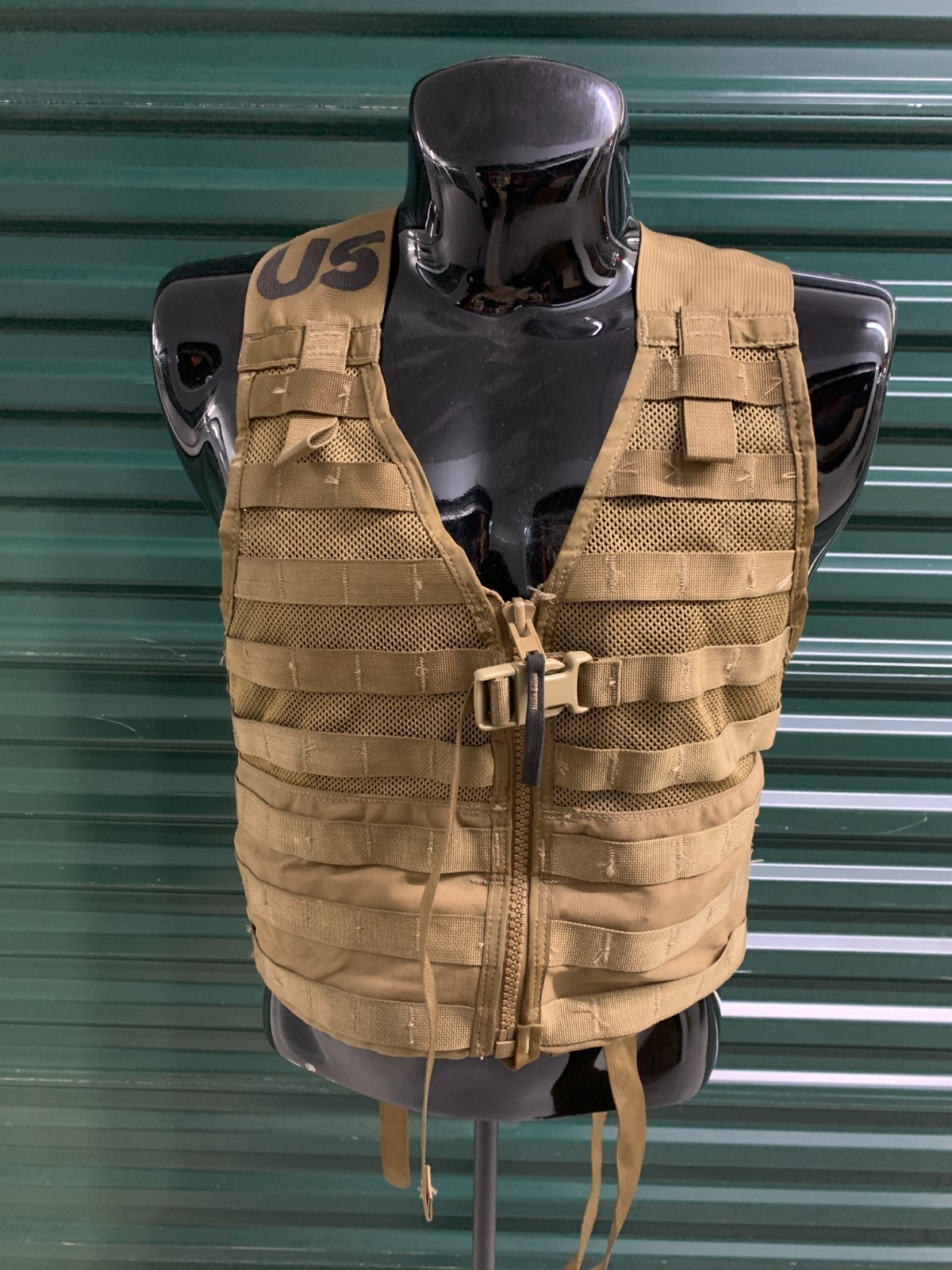 USGI MOLLE II Fighting Load Carrier FLC Coyote Brown Adjustable for all sizes USGI MOLLE II Fighting Load Carrier FLC Coyote Brown Adjustable for all sizes