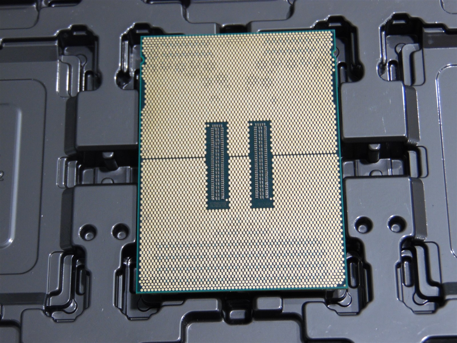 DELL POWEREDGE HP IBM SERVER XEON GOLD 5415+ 8 CORE PROCESSOR 2.9 GHZ SRMGC 
