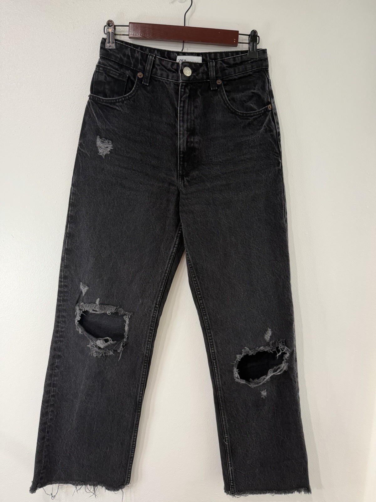 • Zara High Waisted Distressed Straight Leg Jeans Black Size USA 6