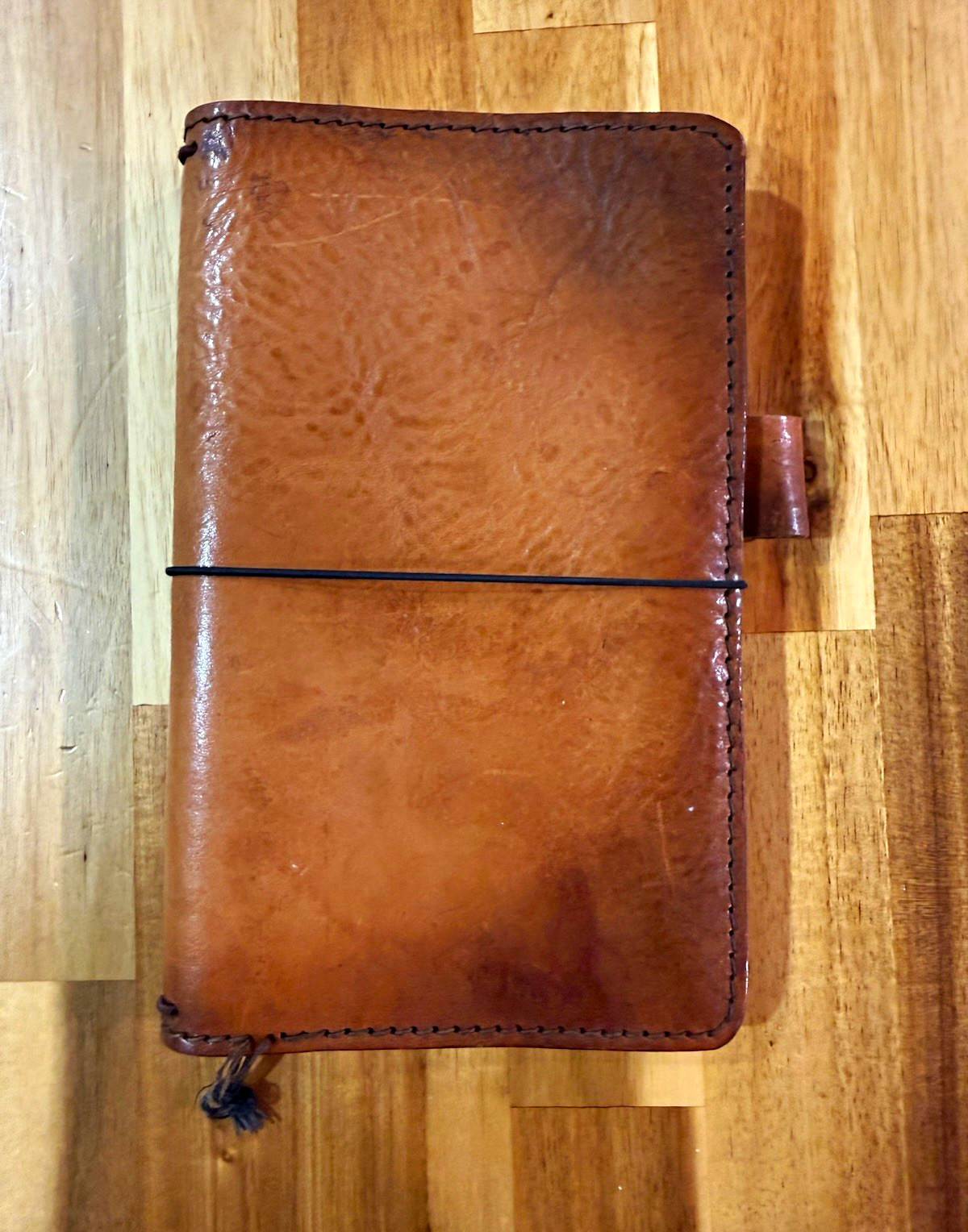Standard sized leather travelers notebook cover by Naked Cow Standard sized leather travelers notebook cover by Naked Cow