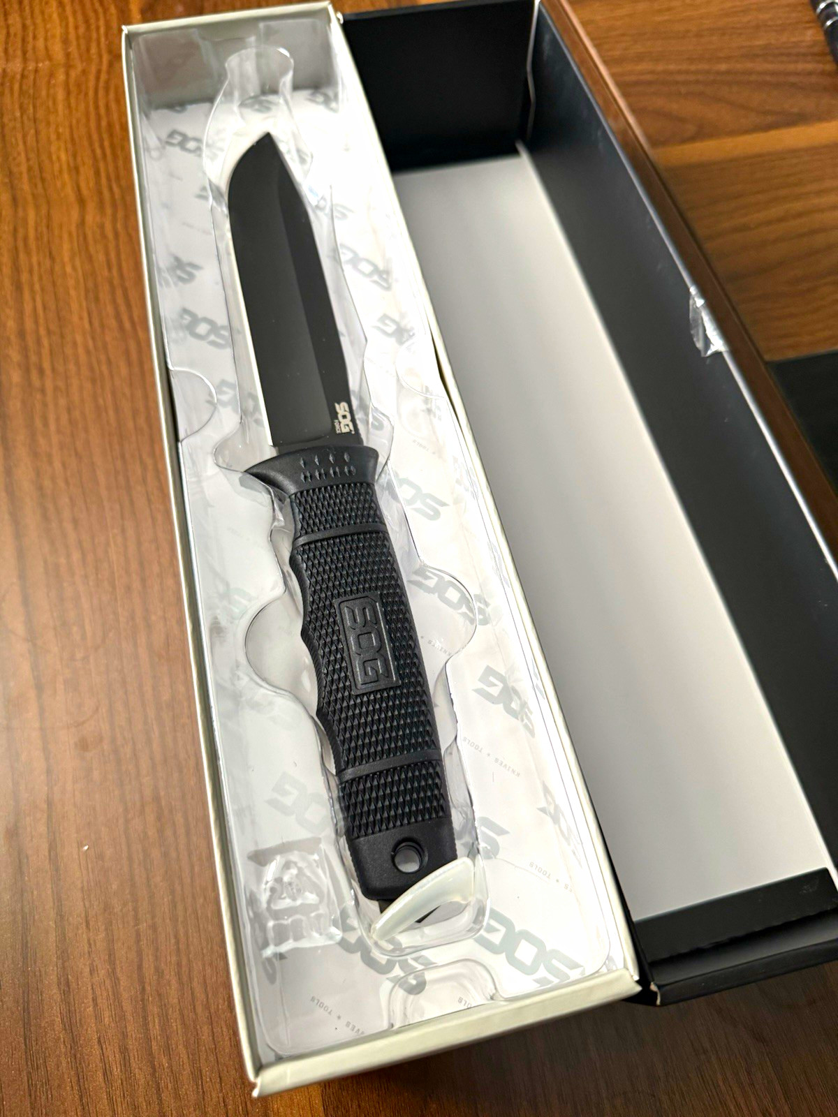 SOG Force SE38-N DISCONTINUED Fixed Knife 7in Black Straight Edge NEW IN BOX 