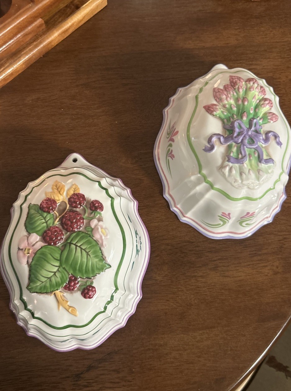 VTG set of The Cook\'s Bazaar Oval Food Molds - Berries and Asparagus Designs VTG set of The Cook\'s Bazaar Oval Food Molds - Berries and Asparagus Designs