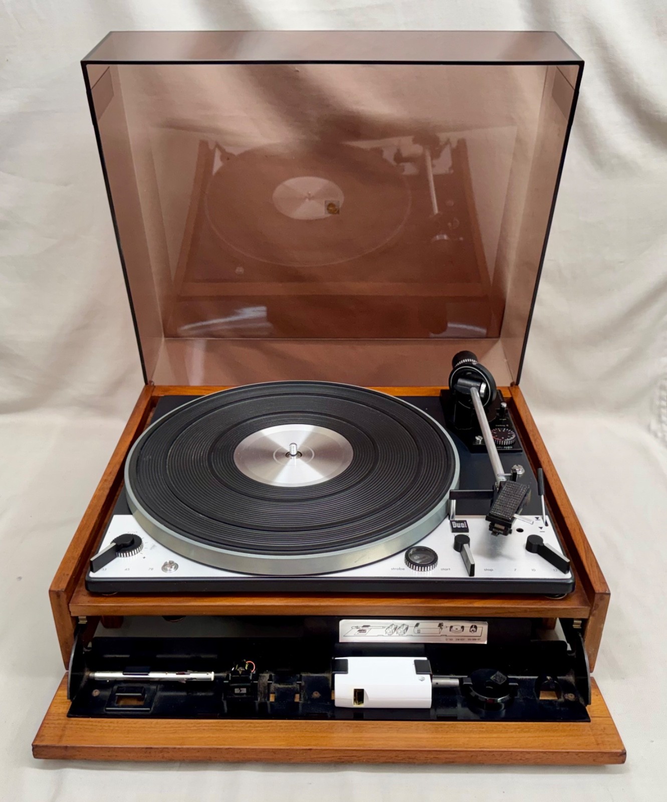 Dual 1229 Turntable w/ WB-19X Plinth, Shure V15 Type V