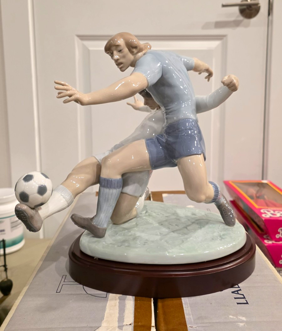 LLADRO Porcelain Soccer Players Sculpture Figurine 05879 Spain 1991 w/ Box LLADRO Porcelain Soccer Players Sculpture Figurine 05879 Spain 1991 w/ Box