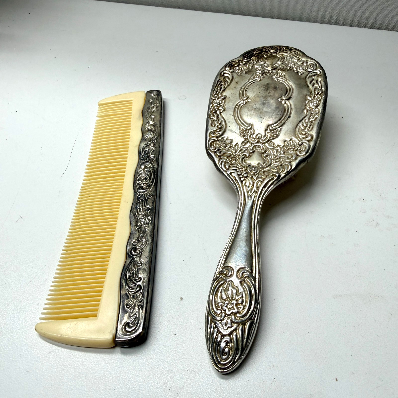 Vintage Ornate Hair Brush & Comb Set Silver Plated Vanity Set Vintage Ornate Hair Brush & Comb Set Silver Plated Vanity Set