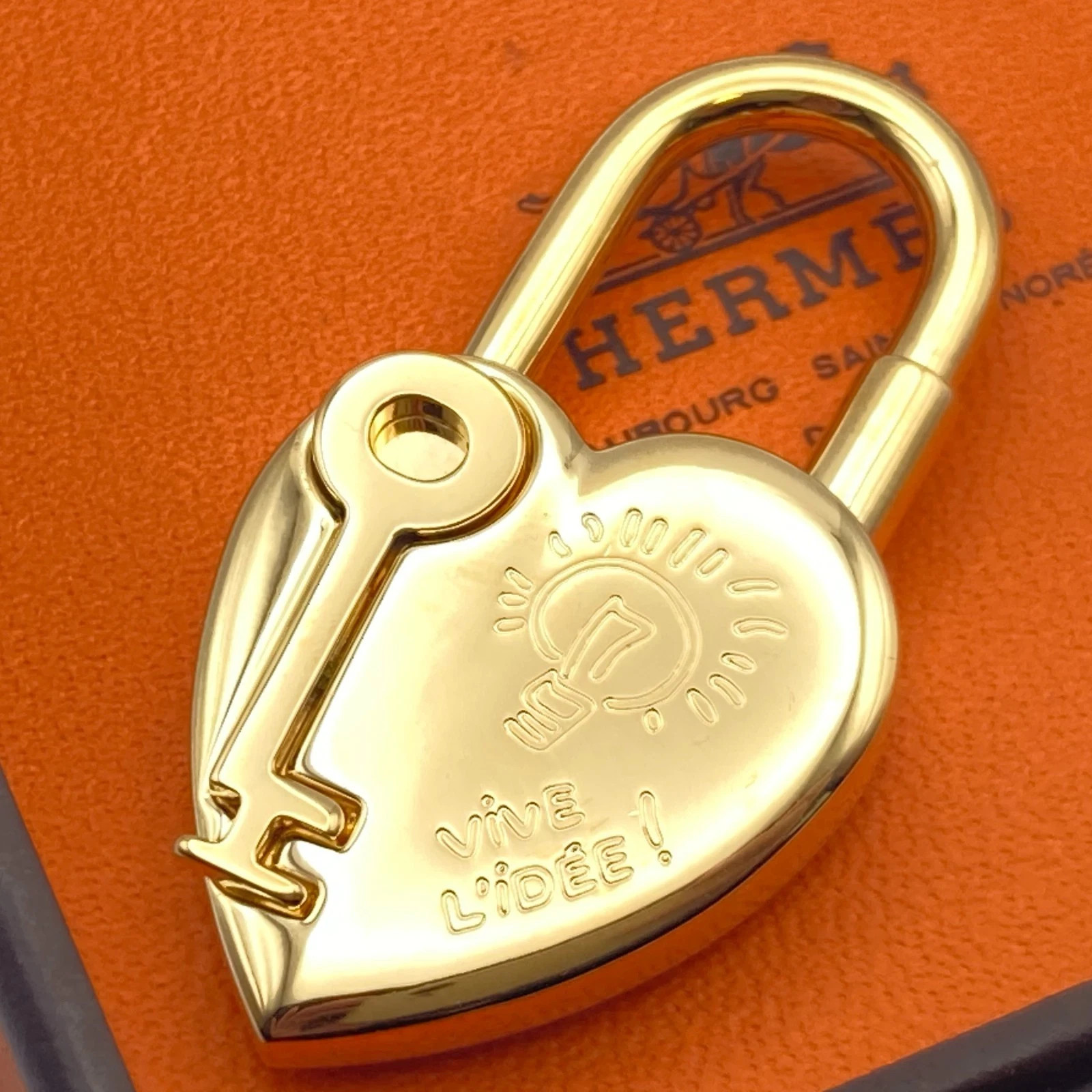 HERMES Cadena Padlock 2004 Fantasy Heart Lock Gold Bag Charm 22.6g