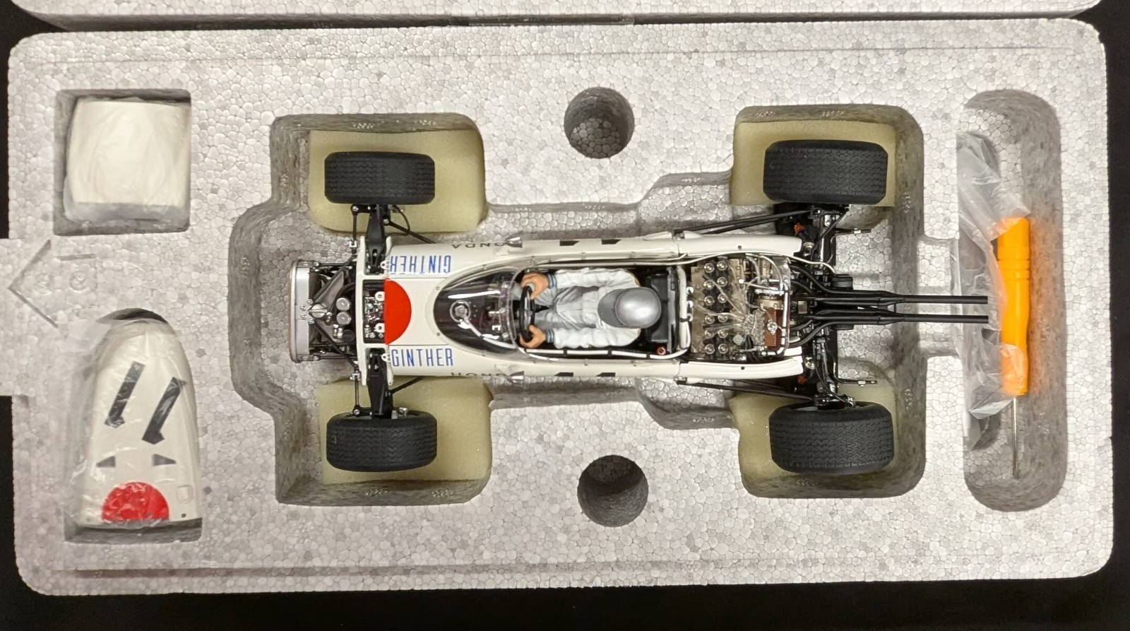 AUTOart Signature 1/18 Honda RA272 F1 Mexico GP 1965 R Ginther #11 86599