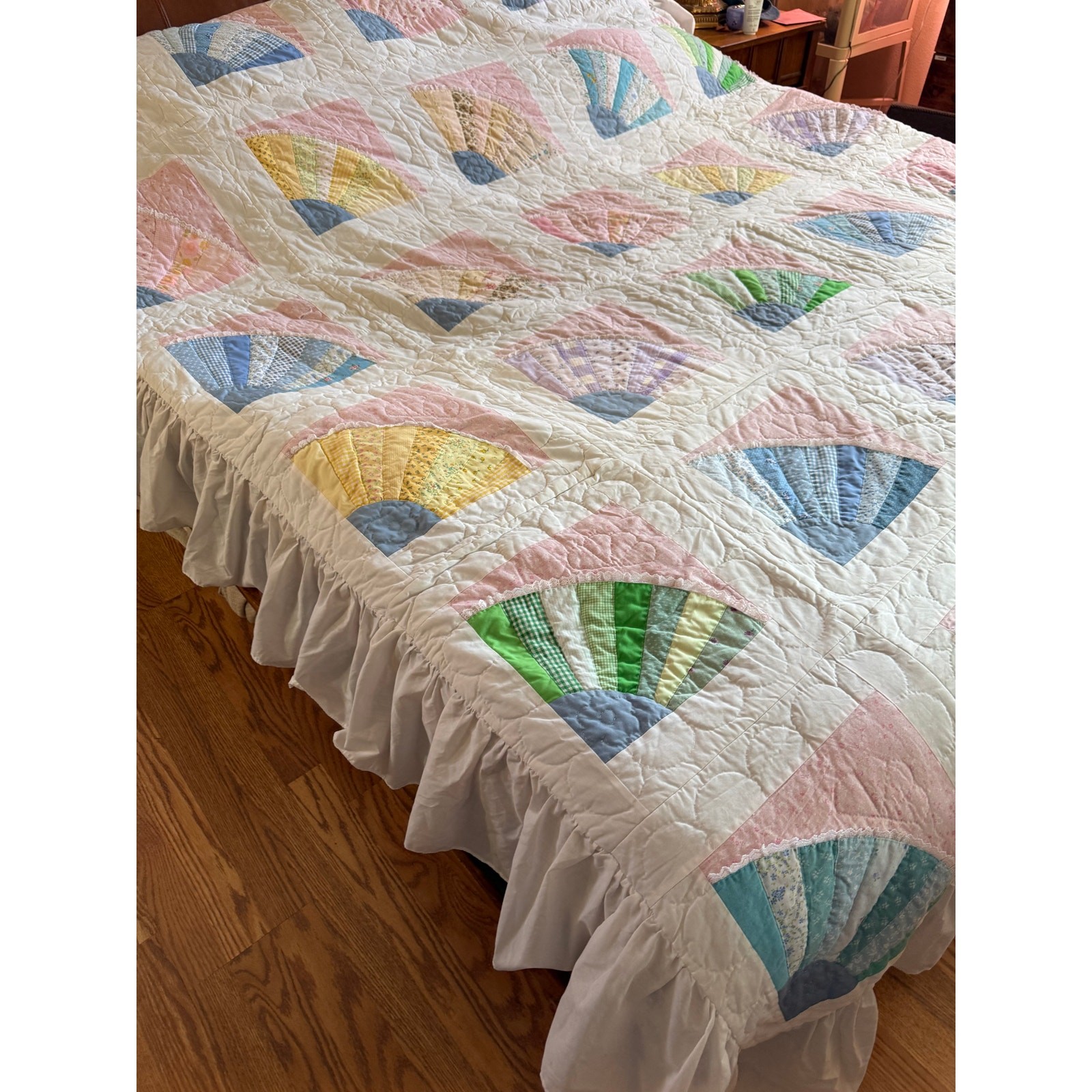 Vintage Grandmother\'s Fan Quilt Handmade Handstitched Beautiful Pastel Cottage Vintage Grandmother\'s Fan Quilt Handmade Handstitched Beautiful Pastel Cottage