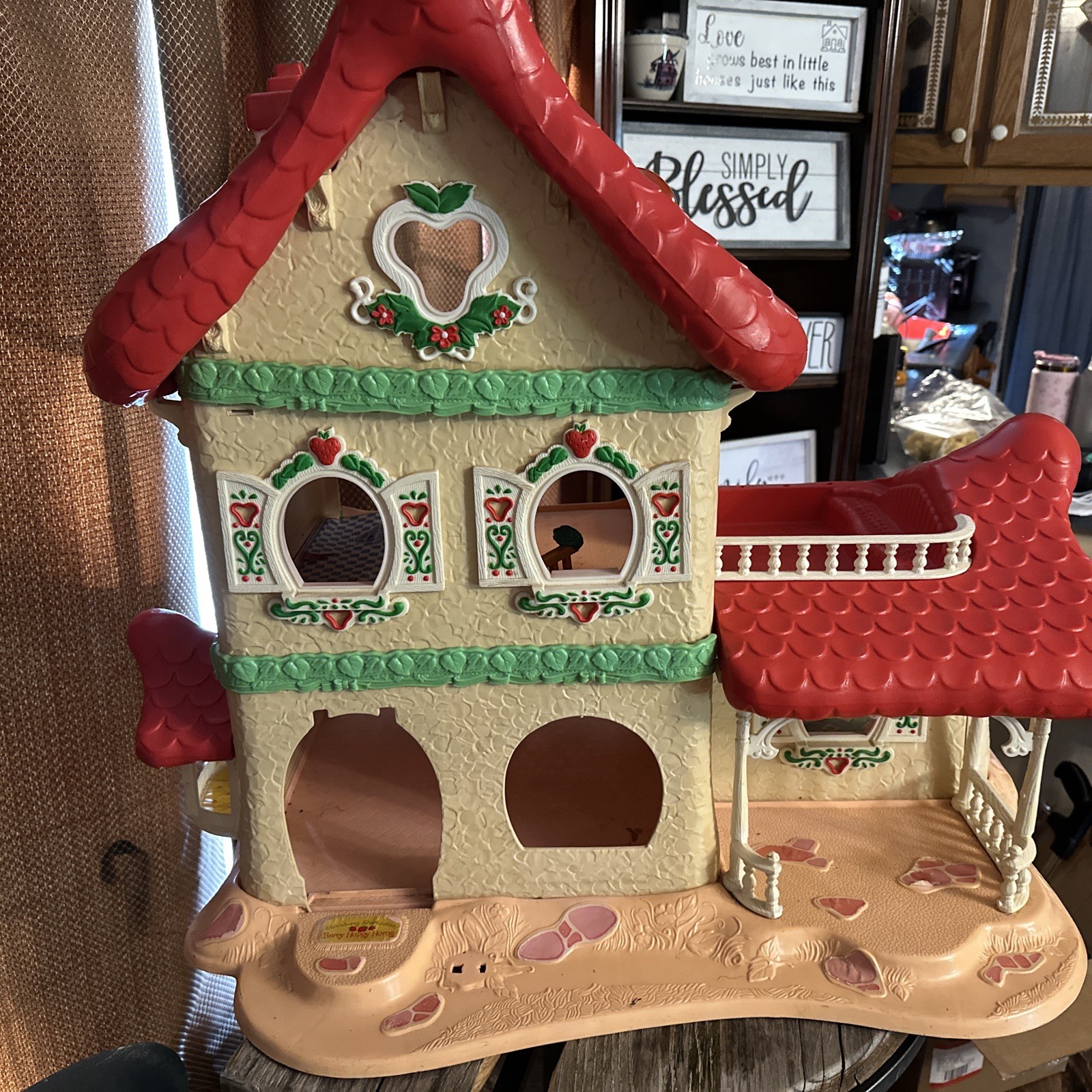 Vintage 1983 Strawberry Shortcake Very Berry Happy Home Doll House & Accessories Vintage 1983 Strawberry Shortcake Very Berry Happy Home Doll House & Accessories