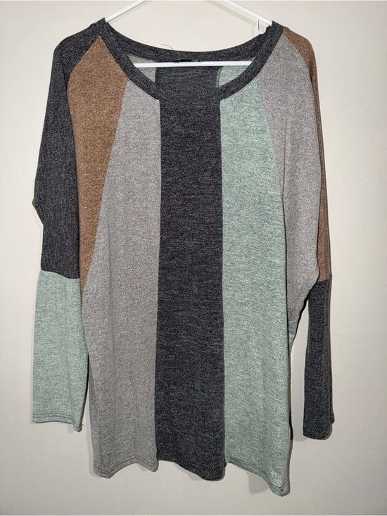 GiGiO USA Women’s Small Colorblock Oversized Knit Dolman Sleeve Top GiGiO USA Women’s Small Colorblock Oversized Knit Dolman Sleeve Top