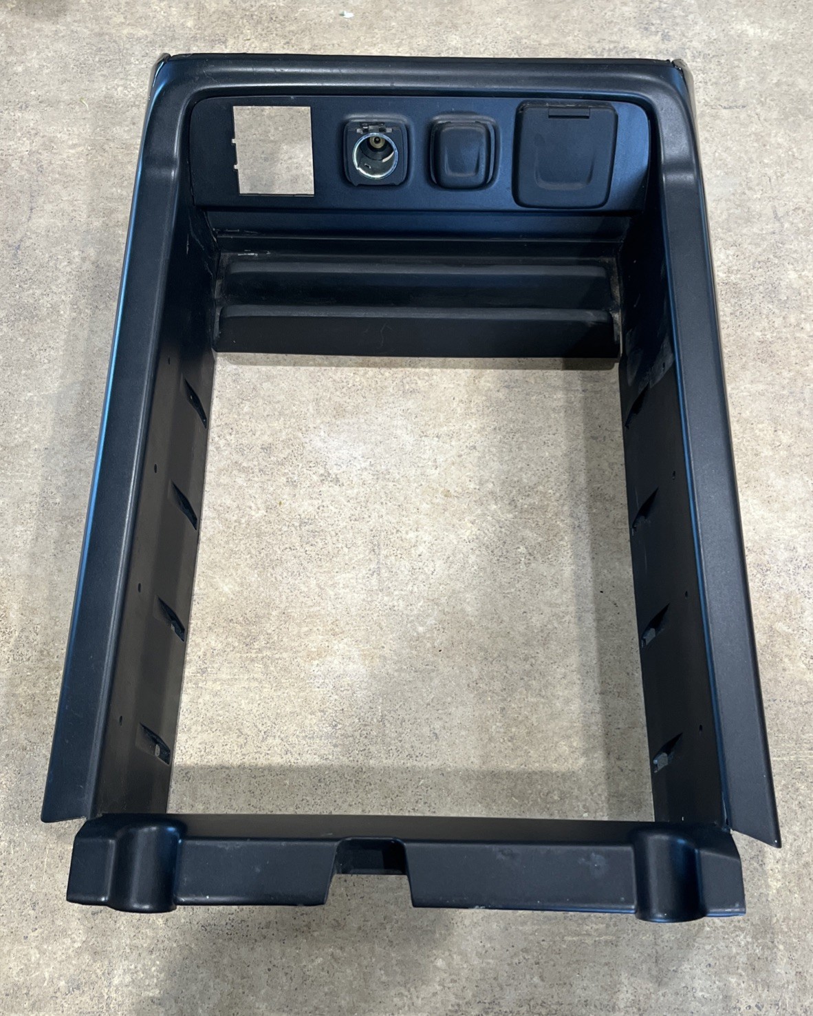 84092109 OEM 2016-2019 GMC Silverado, Sierra 1500, 2500, 3500 Center Console 84092109 OEM 2016-2019 GMC Silverado, Sierra 1500, 2500, 3500 Center Console