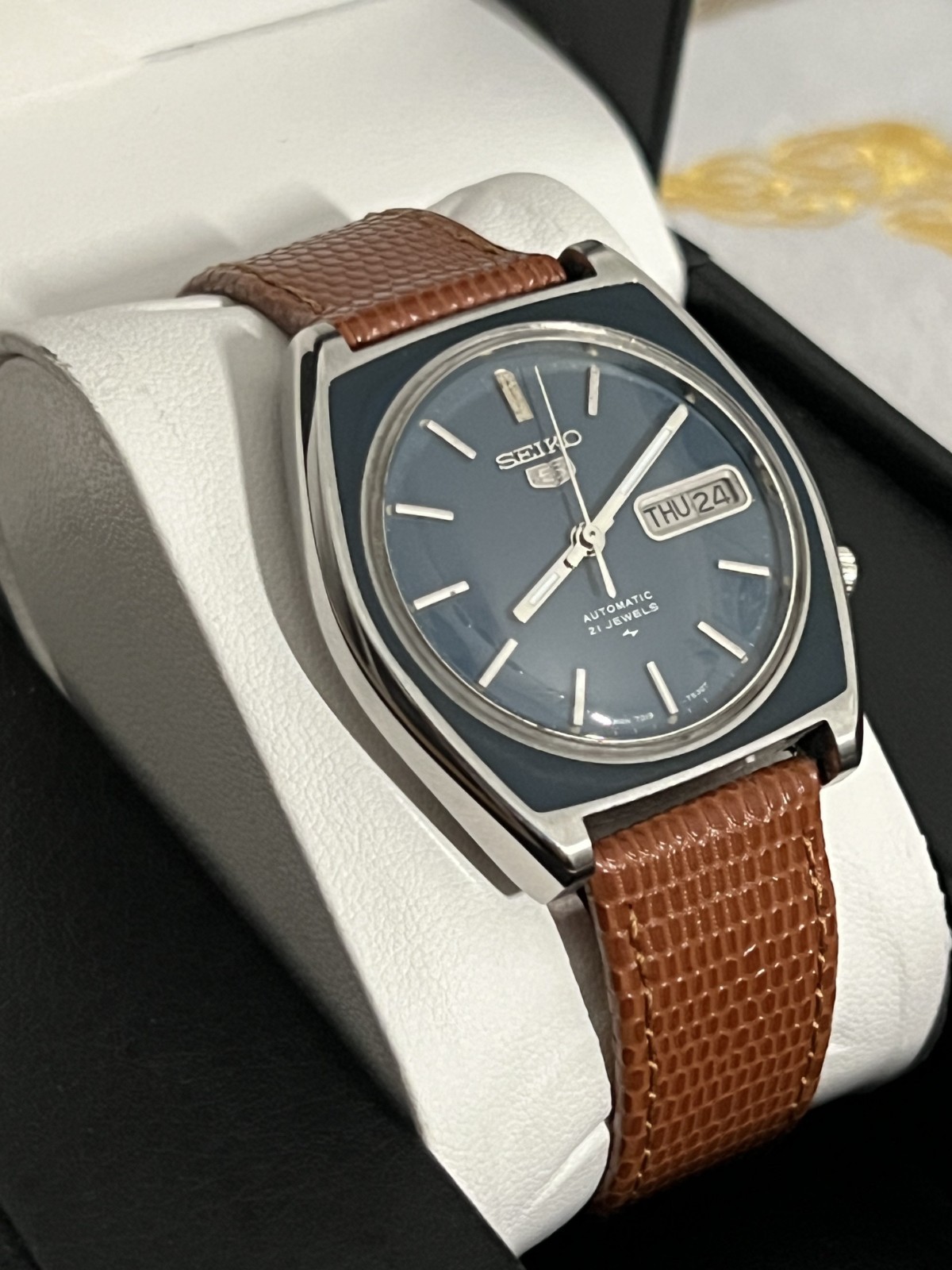 Seiko 5 7019 7380 Blue Dial Rare Case Day Date Automatic Vintage Feb 1976 Watch