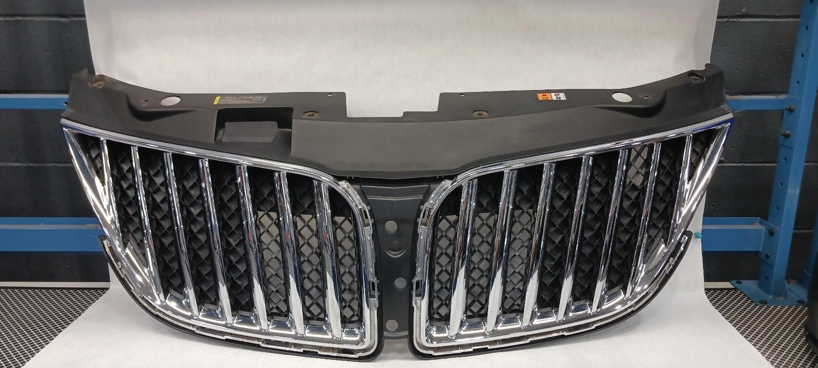 \'11-\'15 LINCOLN MKX upper Grille assembly OEM 6 Month Warranty