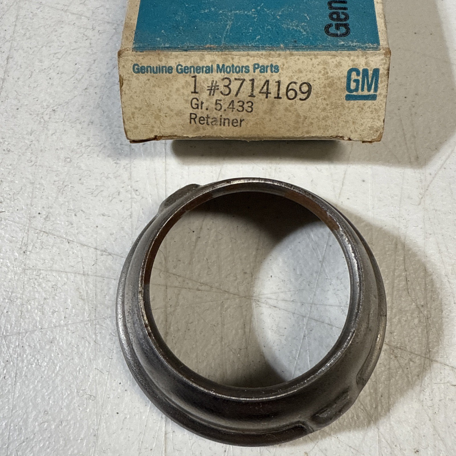1955 56 1957 1959 1960 64 65 67 CHEVY TRUCK NOS DRIVE SHAFT RETAINER GM #3714169 1955 56 1957 1959 1960 64 65 67 CHEVY TRUCK NOS DRIVE SHAFT RETAINER GM #3714169