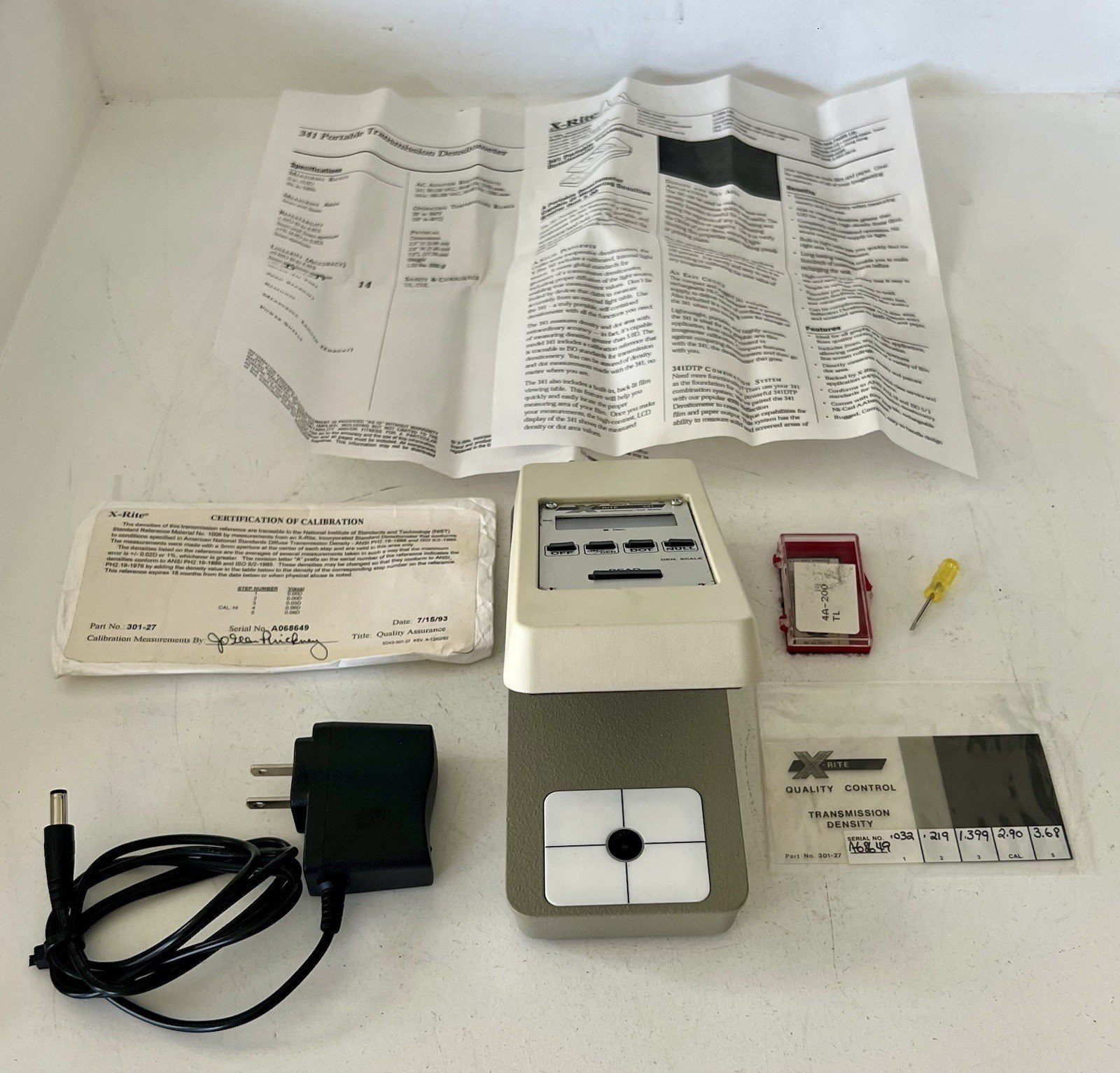 X-Rite 341 Battery Operated B/W Transmission Densitometer Works