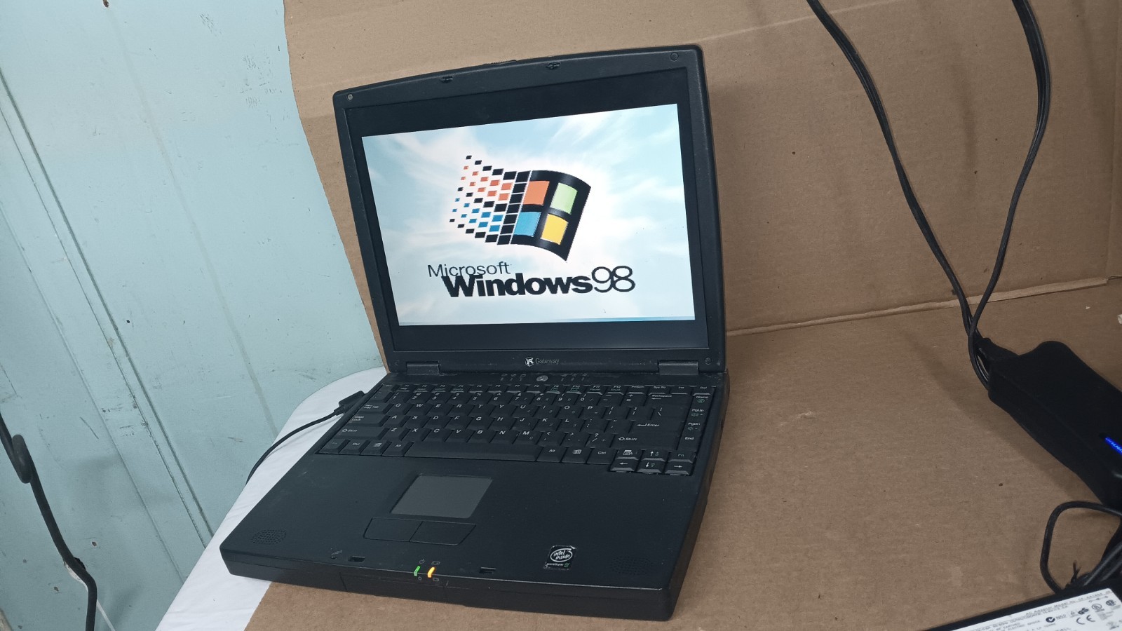 Vintage Gateway Solo 5300 Retro Laptop Windows 98 SE DOS DVD Floppy Serial port