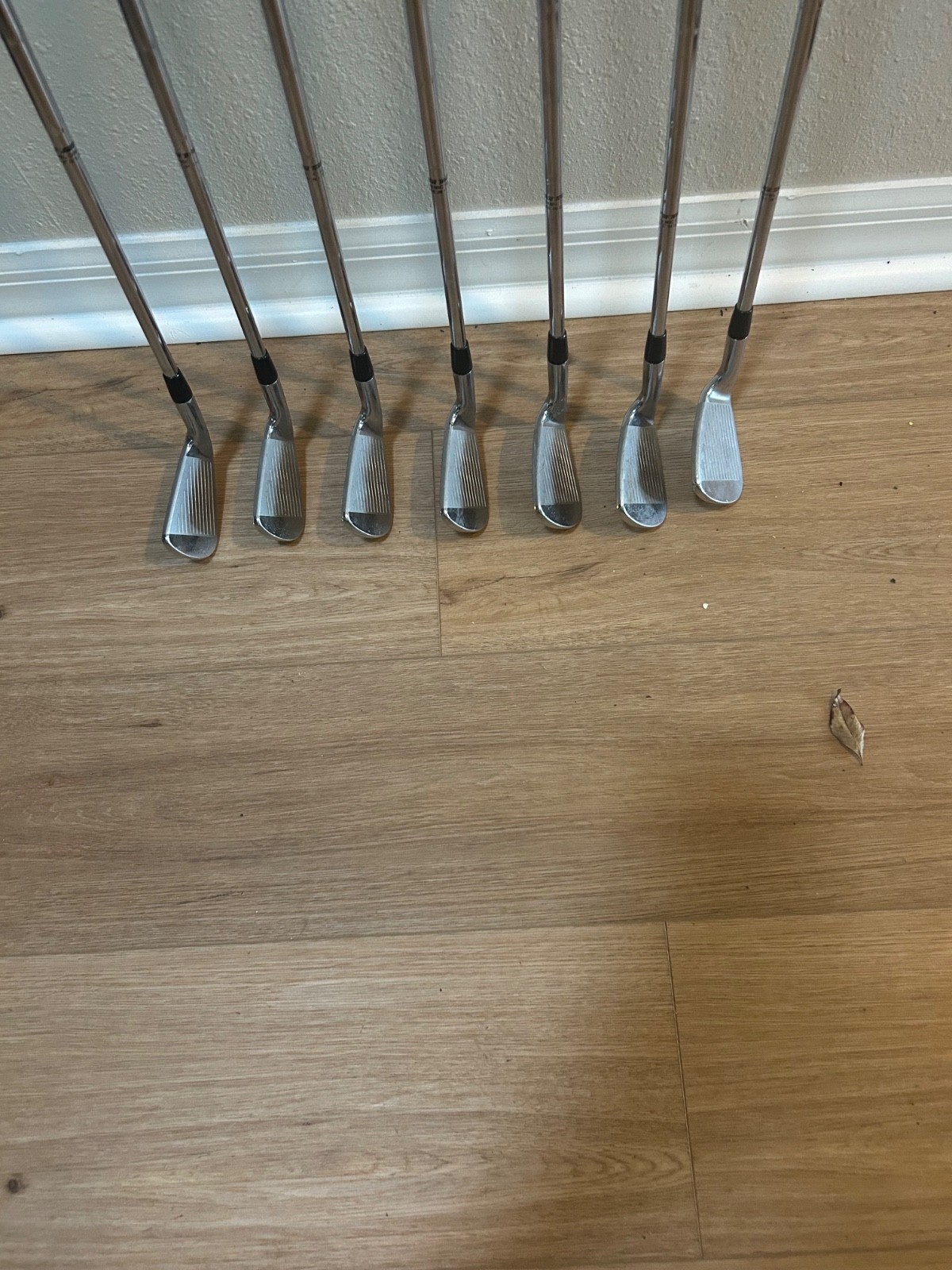 Titleist 695CB Forged Iron Set (4-PW) Extra Stiff-Steel Very Good (RH)