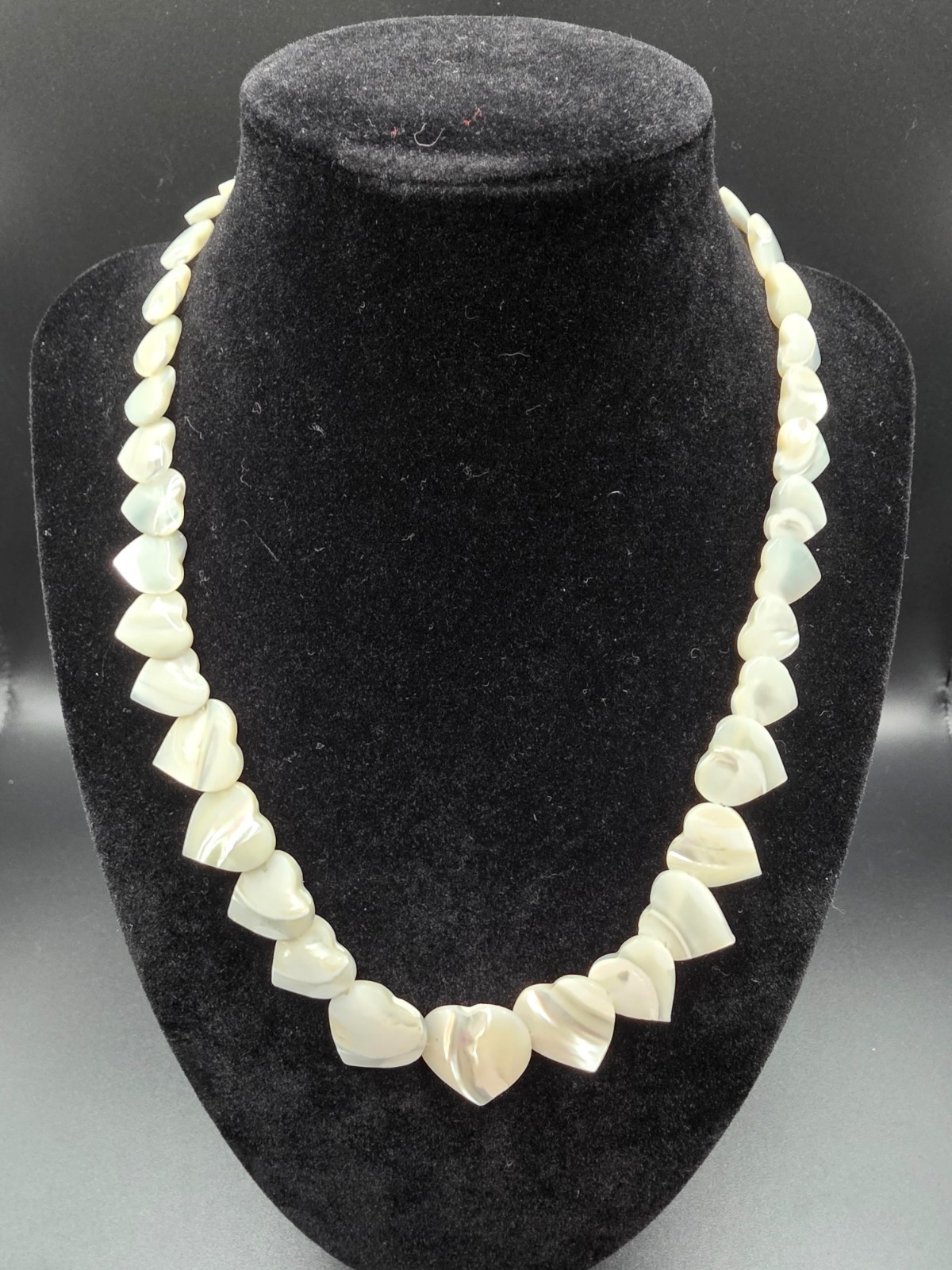 Beautiful Vintage Mother of Pearl Graduated Hearts Necklace