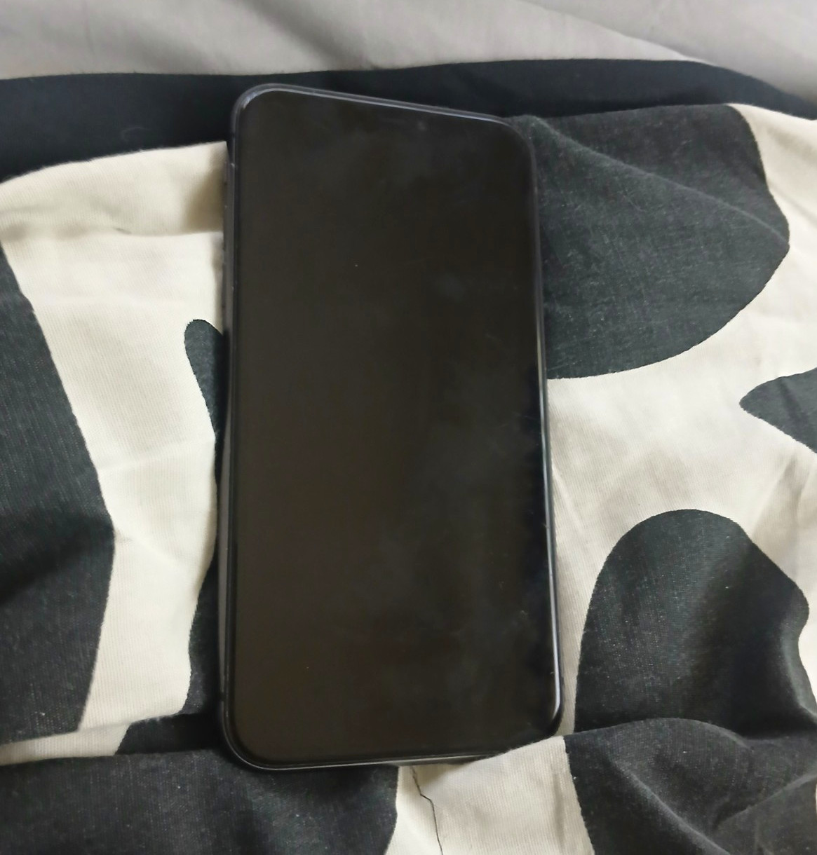 Apple iPhone 11 64GB Black Locked iOS Smartphone Dual Rear 12MP Camera Apple iPhone 11 64GB Black Locked iOS Smartphone Dual Rear 12MP Camera