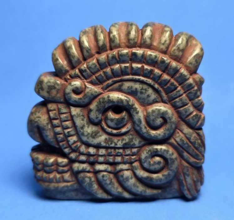 PRE-COLUMBIAN AZTEC SERPENTINE QUETZALCOATL FEATHERED SERPENT PENDANT