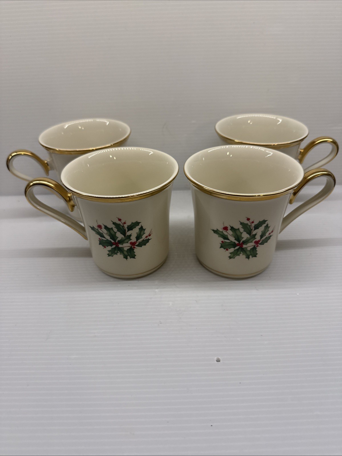4 LENOX HOLIDAY COFFEE MUGS 3 1/2\
