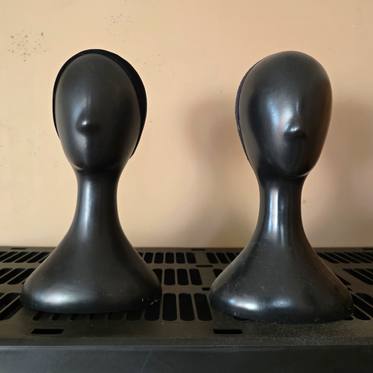 Black Faceless Matte Plastic Mannequin Head Hat Display Black Faceless Matte Plastic Mannequin Head Hat Display