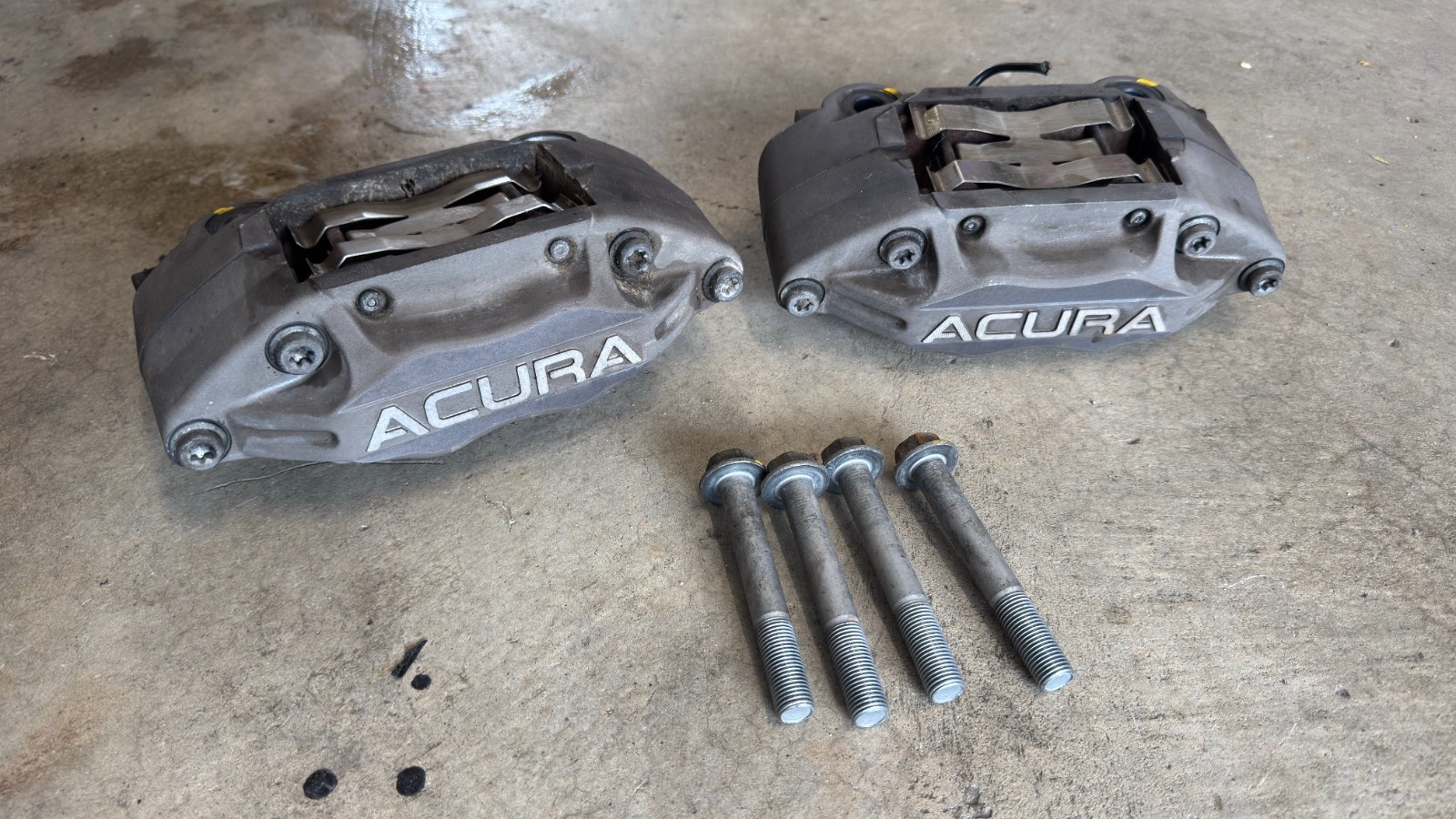 2005-2012 Acura RL Front Left Right 4-Piston Brake Calipers Pair OEM