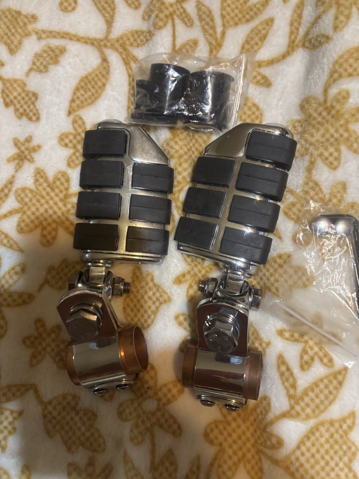 Kuryakyn 7992 Dually ISO Pegs w/ Clevis & 1-1/4in Magnum Quick Clamp Chrome Pair