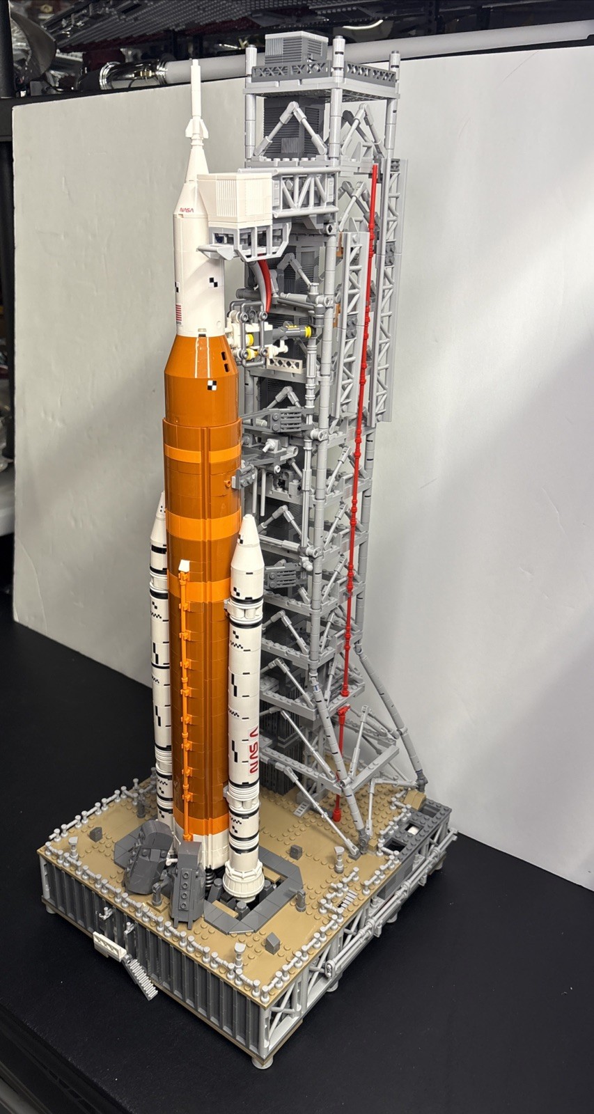 LEGO Icons: NASA Artemis Space Launch System (10341) LEGO Icons: NASA Artemis Space Launch System (10341)