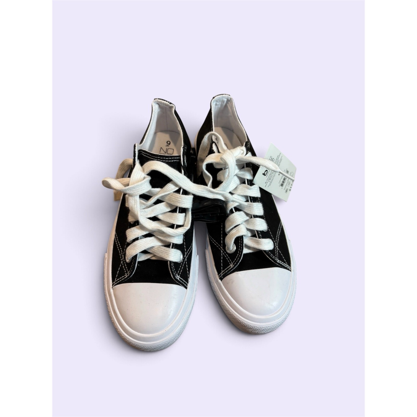 No Boundaries Women’s Size 9 Black White Canvas Low Top Sneakers NWT