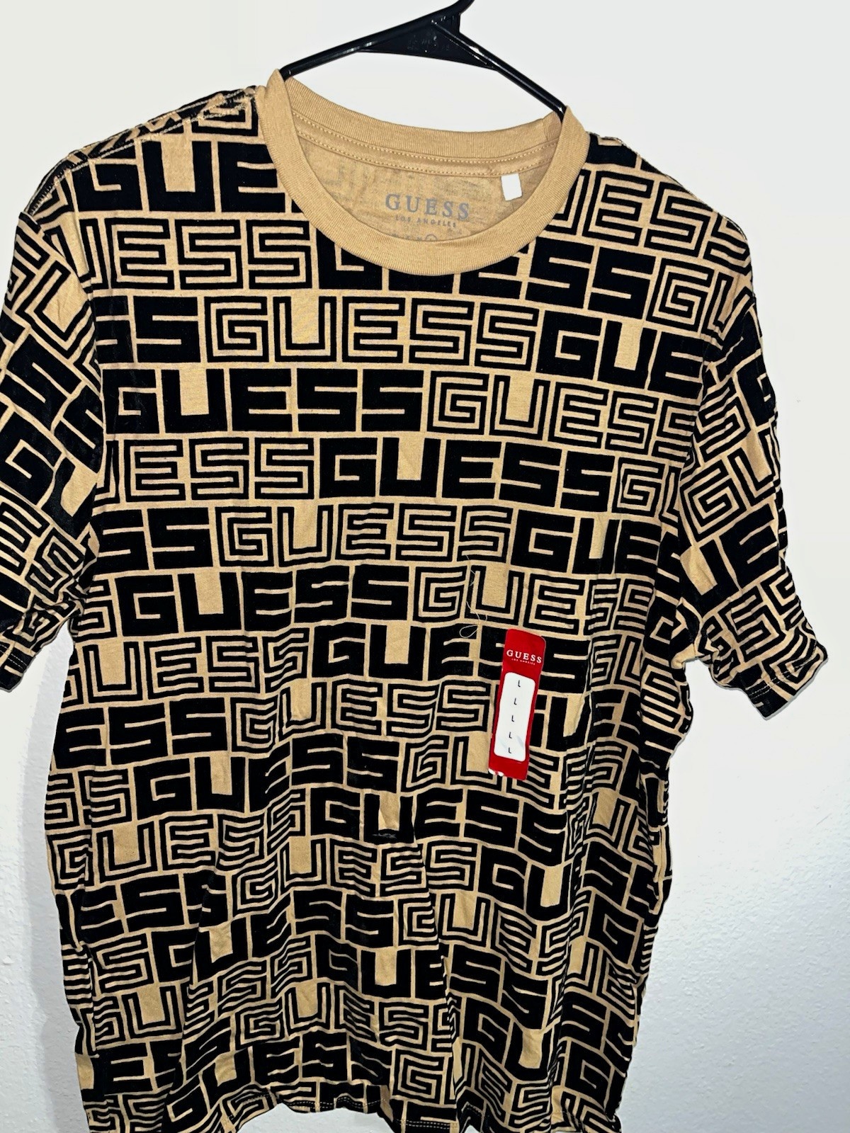 GUESS Los Angeles Men\'s Beige/Black Allover Logo Graphic Crew Neck T-Shirt L GUESS Los Angeles Men\'s Beige/Black Allover Logo Graphic Crew Neck T-Shirt L