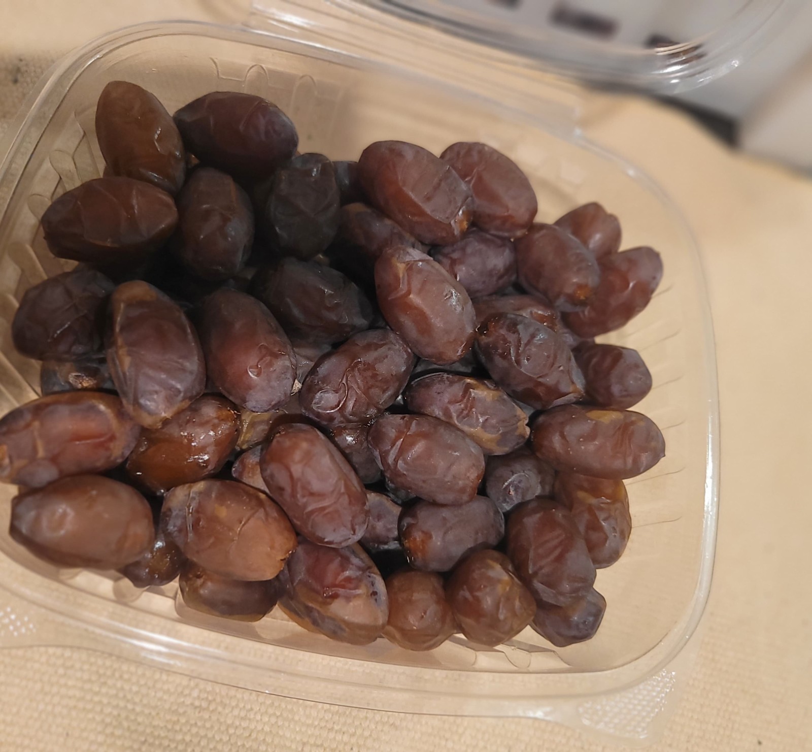 4 Pounds Honey Dates
