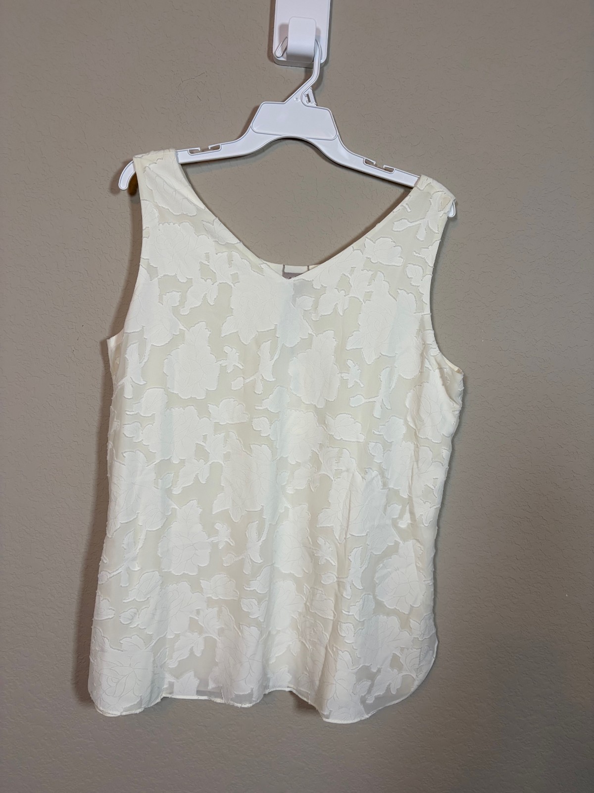 NWT Chico’s Off-White Sleeveless Reversible tank top sz 2 NWT Chico’s Off-White Sleeveless Reversible tank top sz 2