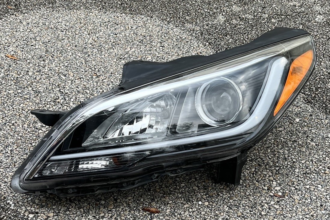 Complete 2015-2017 Hyundai Sonata Hybrid Left Driver Side Halogen Headlight OEM Complete 2015-2017 Hyundai Sonata Hybrid Left Driver Side Halogen Headlight OEM