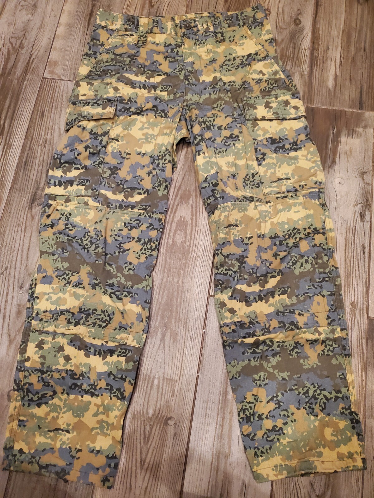 Austrian Bundesheer Tarnanzug Neu Army Camo  Field Pant 96-100 V-VI. Very rare.