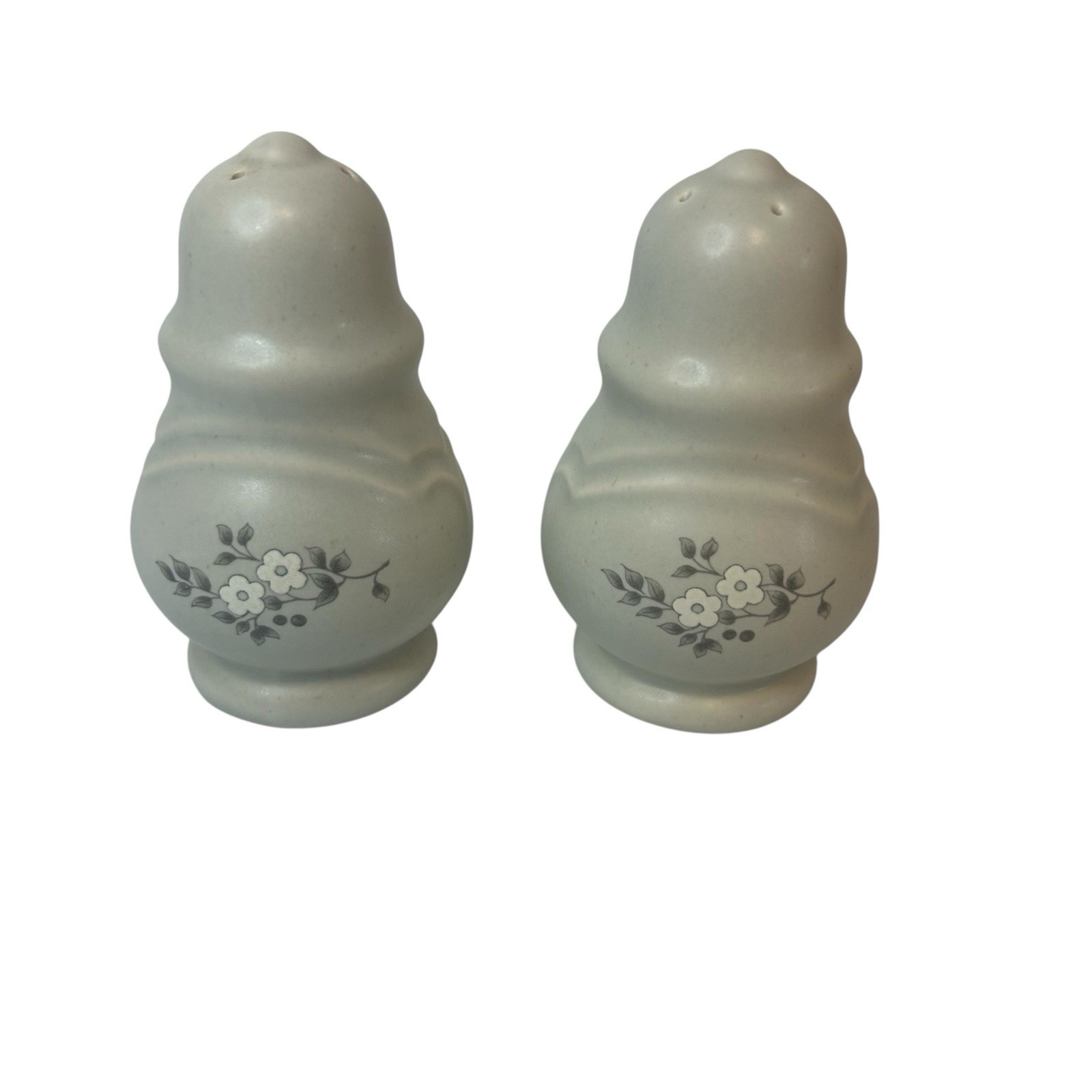 Vintage Pfaltzgraff Heirloom Collection Salt & Pepper Shakers Gray Floral Leaf Vintage Pfaltzgraff Heirloom Collection Salt & Pepper Shakers Gray Floral Leaf