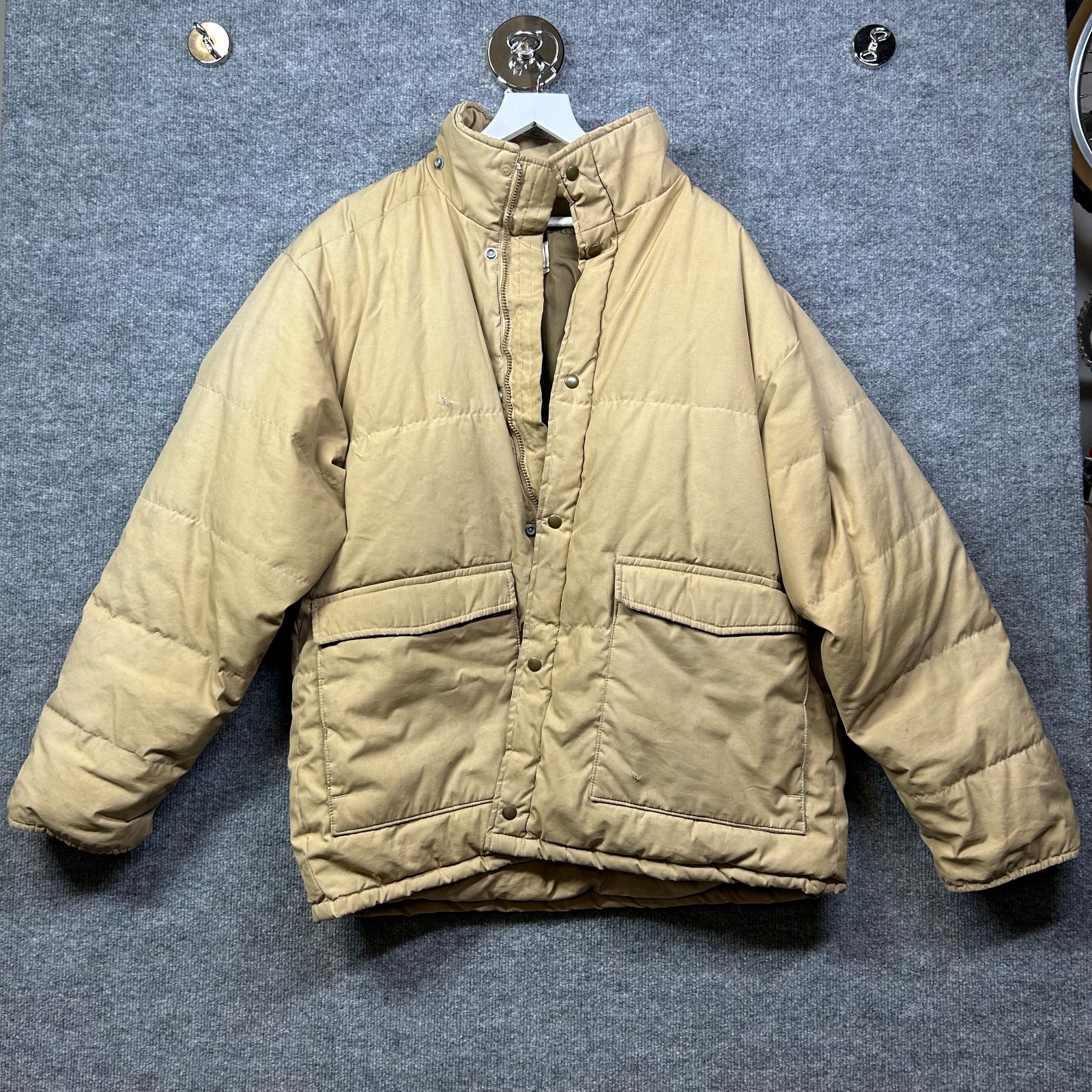 Vintage Comfy Down Puffer Jacket Men\'s Beige Pockets Winter Outdoor USA Made