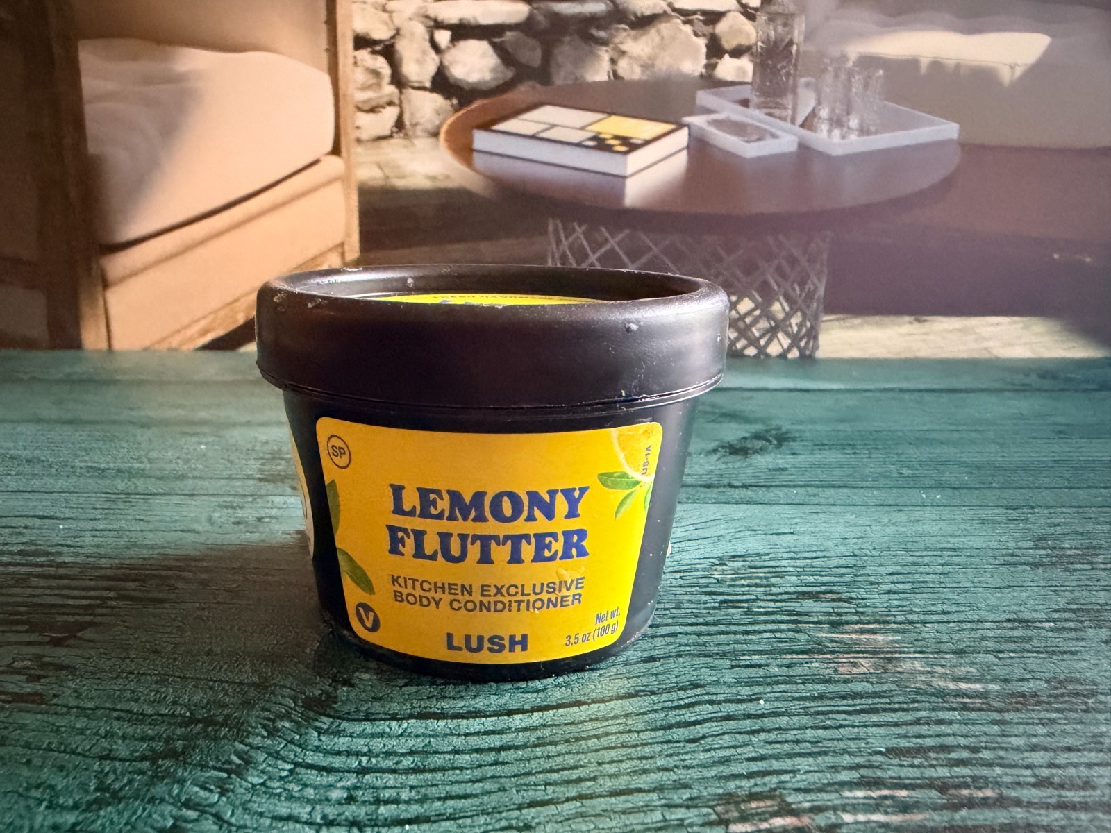 LUSH KITCHEN SUBSCRIPTION  Lemony Flutter Body Conditioner