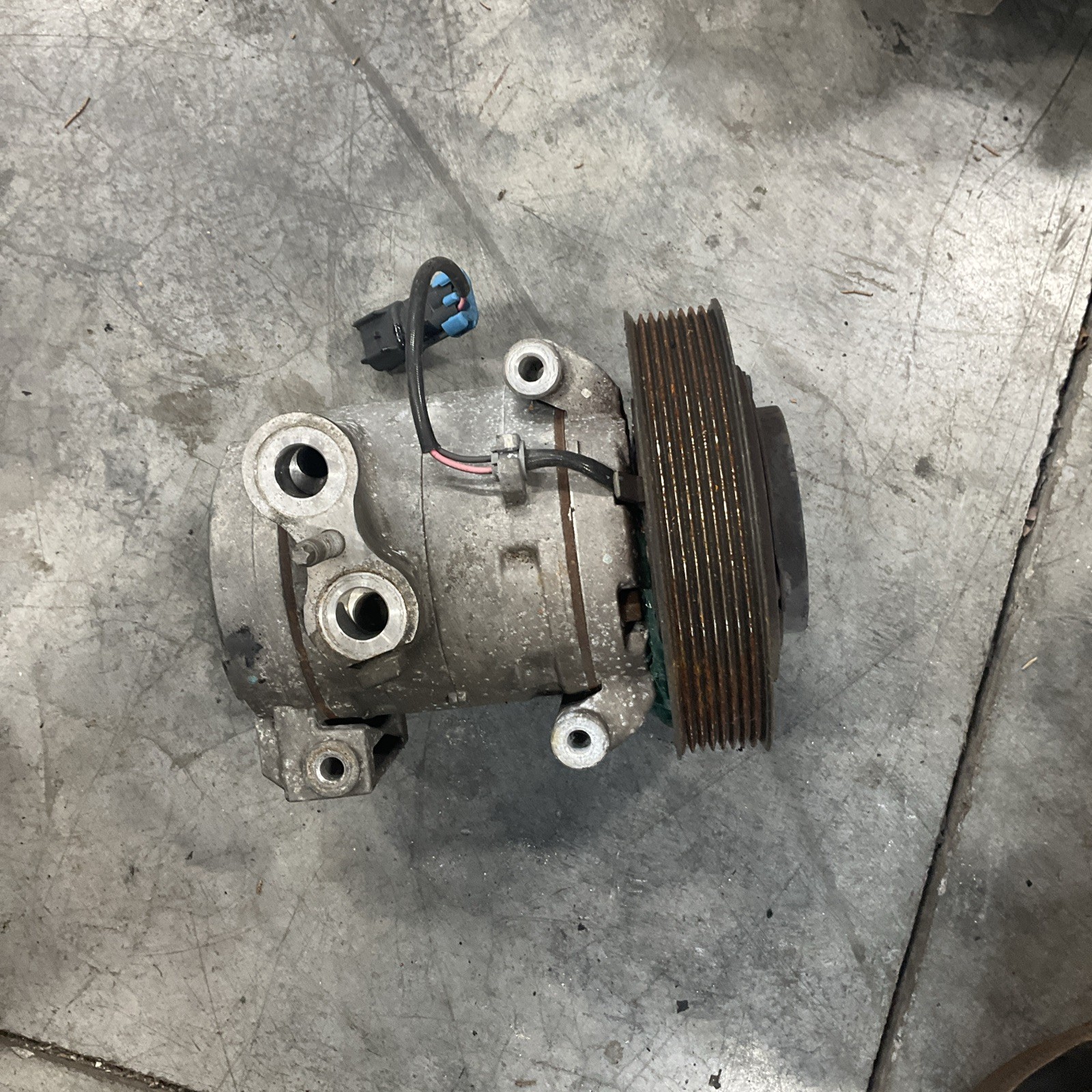 22-75520-000 VALEO AC Compressor Freightliner 8 Groove (9897355 22-75520-000 VALEO AC Compressor Freightliner 8 Groove (9897355