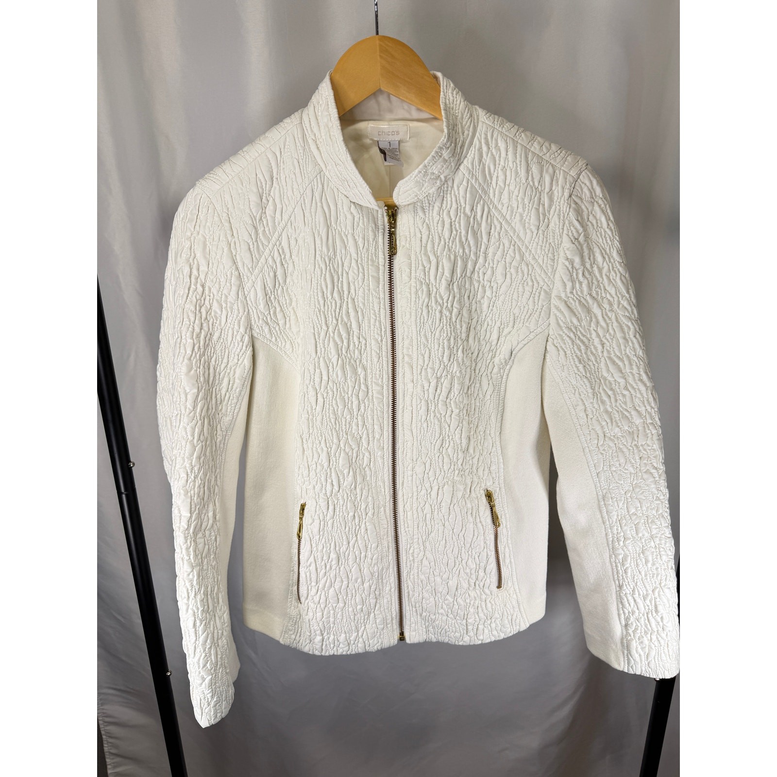 Chico’s Women’s Size 1 M White Textured Zip Front Jacket Gold Zippers