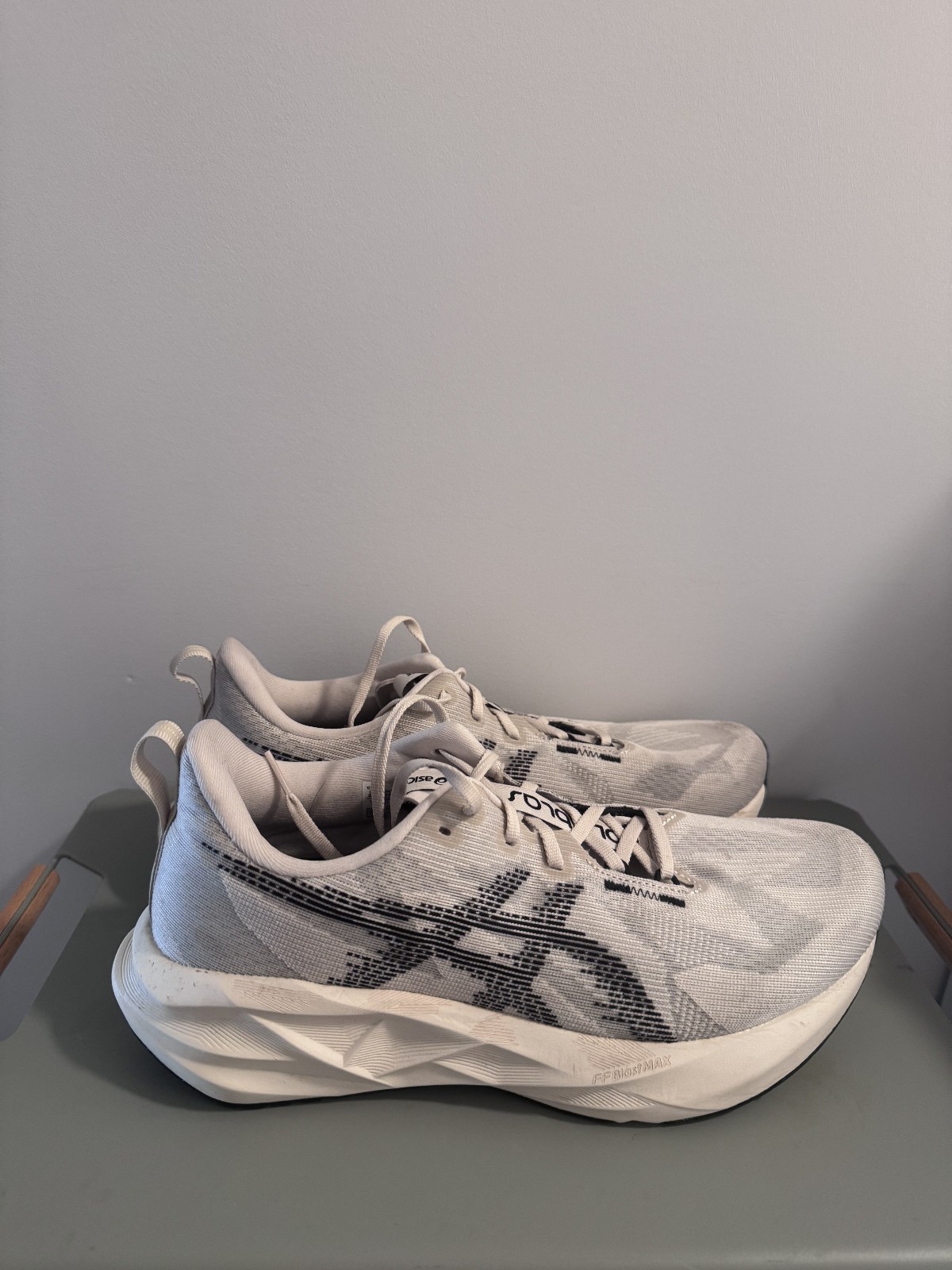 ASICS Novablast 5 Oatmeal Black - Size Men 10