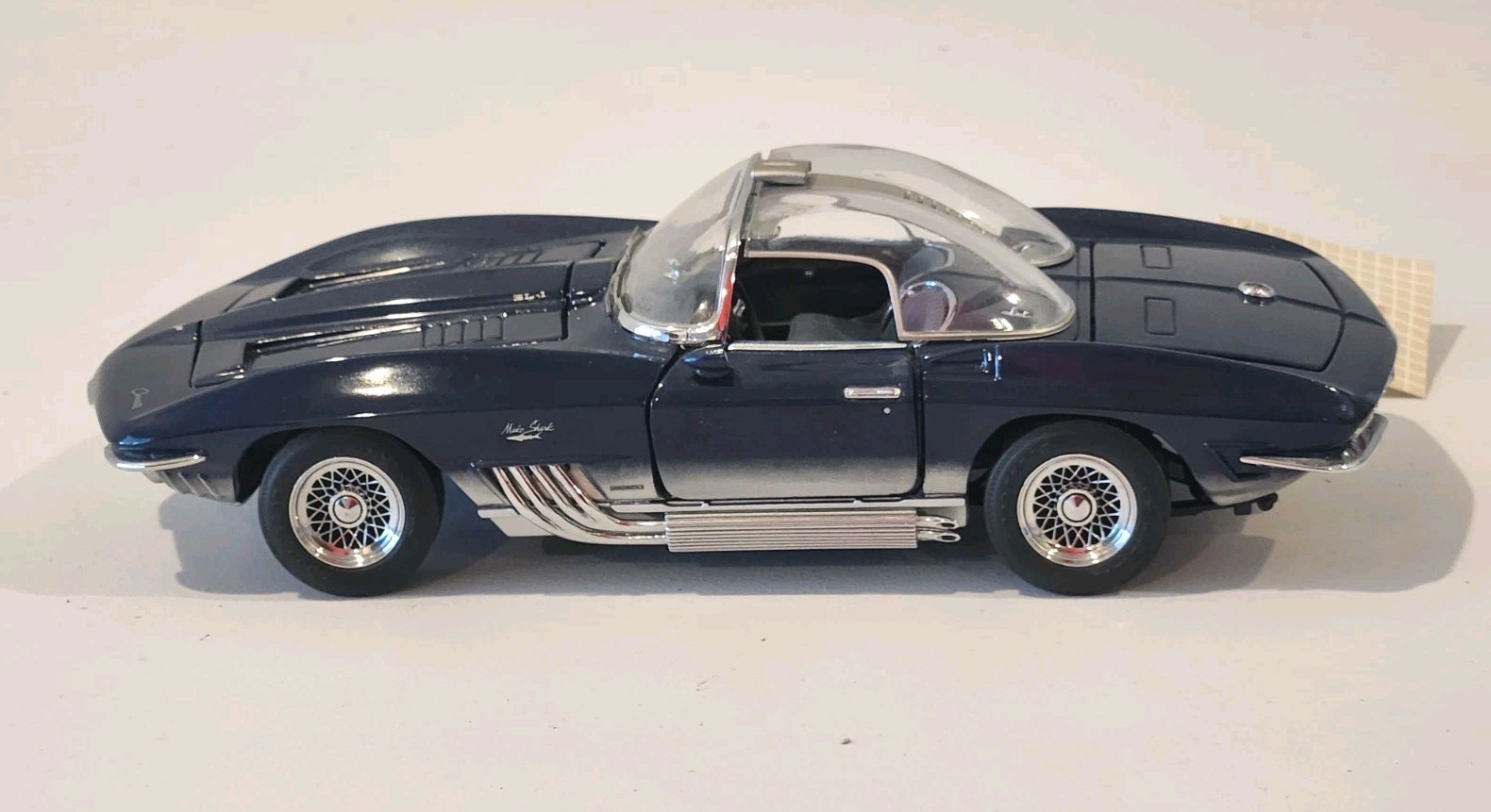 FRANKLIN MINT 1965 CHEVY CORVETTE MAKO SHARK DIECAST CAR 1/24