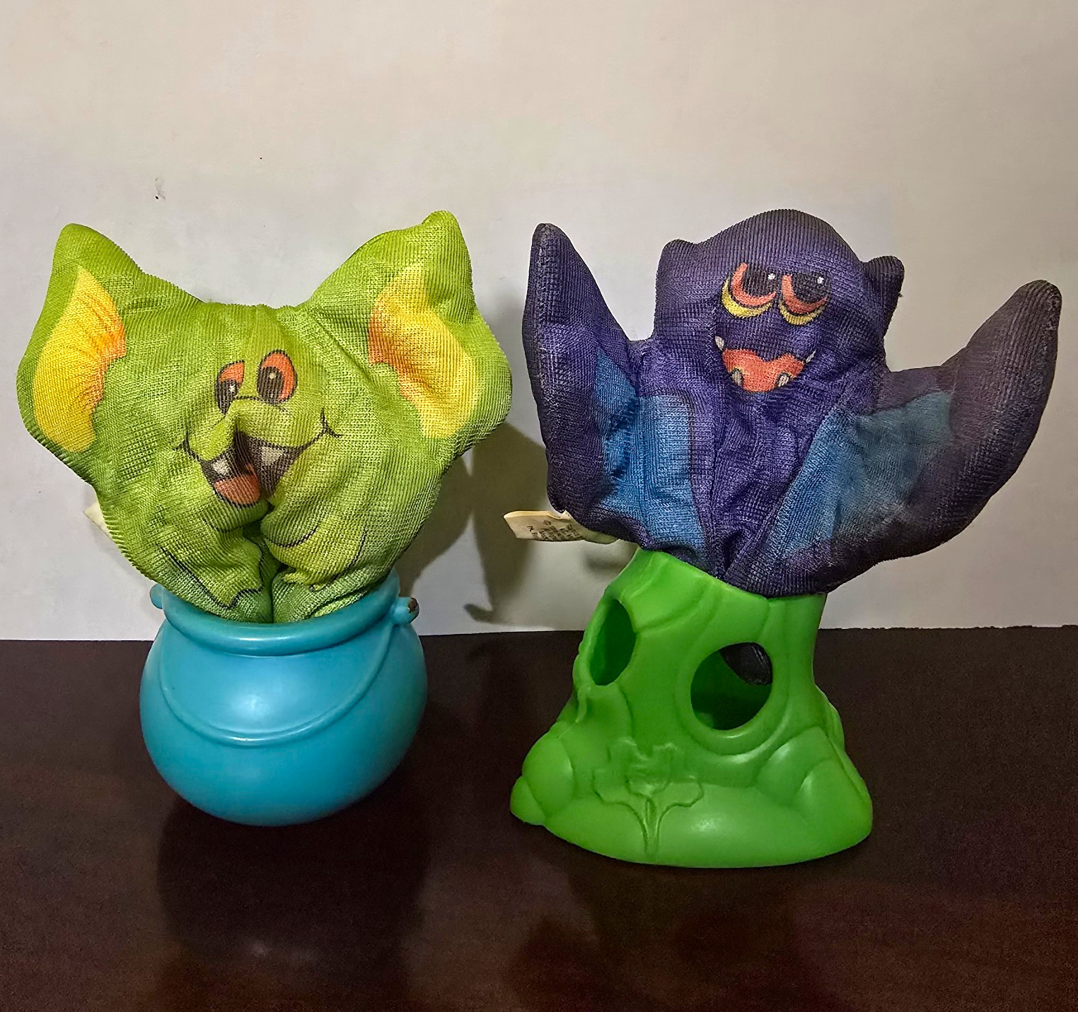 Vtg 1989 Hardee’s Halloween Hideaways Smooshees Lot of 2 Hallmark Plush & Pods