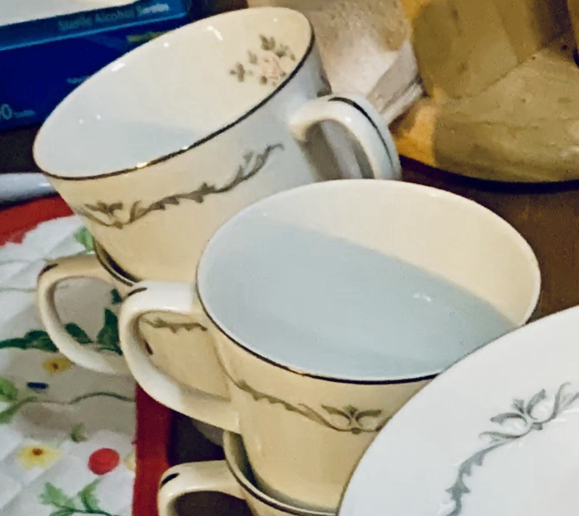 Signature Collection Select Fine China Petite Bouquet 4 Sets Cups & Saucers Signature Collection Select Fine China Petite Bouquet 4 Sets Cups & Saucers