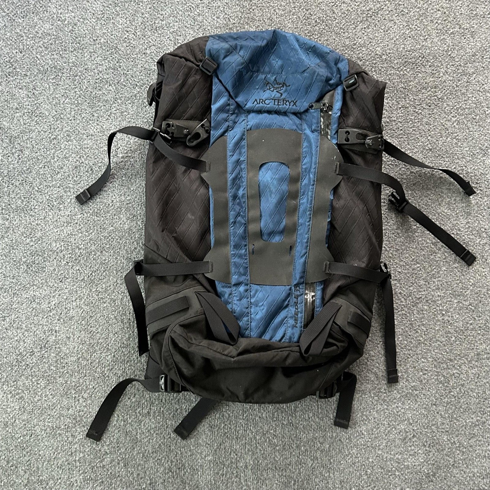 Arc\'teryx Needle 35 Backpack 35L Black Blue One Size Hiking Nylon Canada Daypack