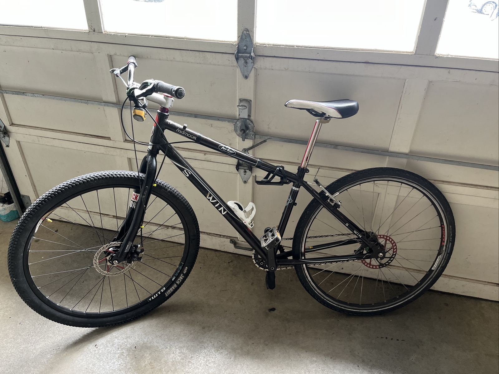 Schwinn S5732WM Taff Mountain Bike 29-inch Wheels, 8-Speed - Black/White Schwinn S5732WM Taff Mountain Bike 29-inch Wheels, 8-Speed - Black/White