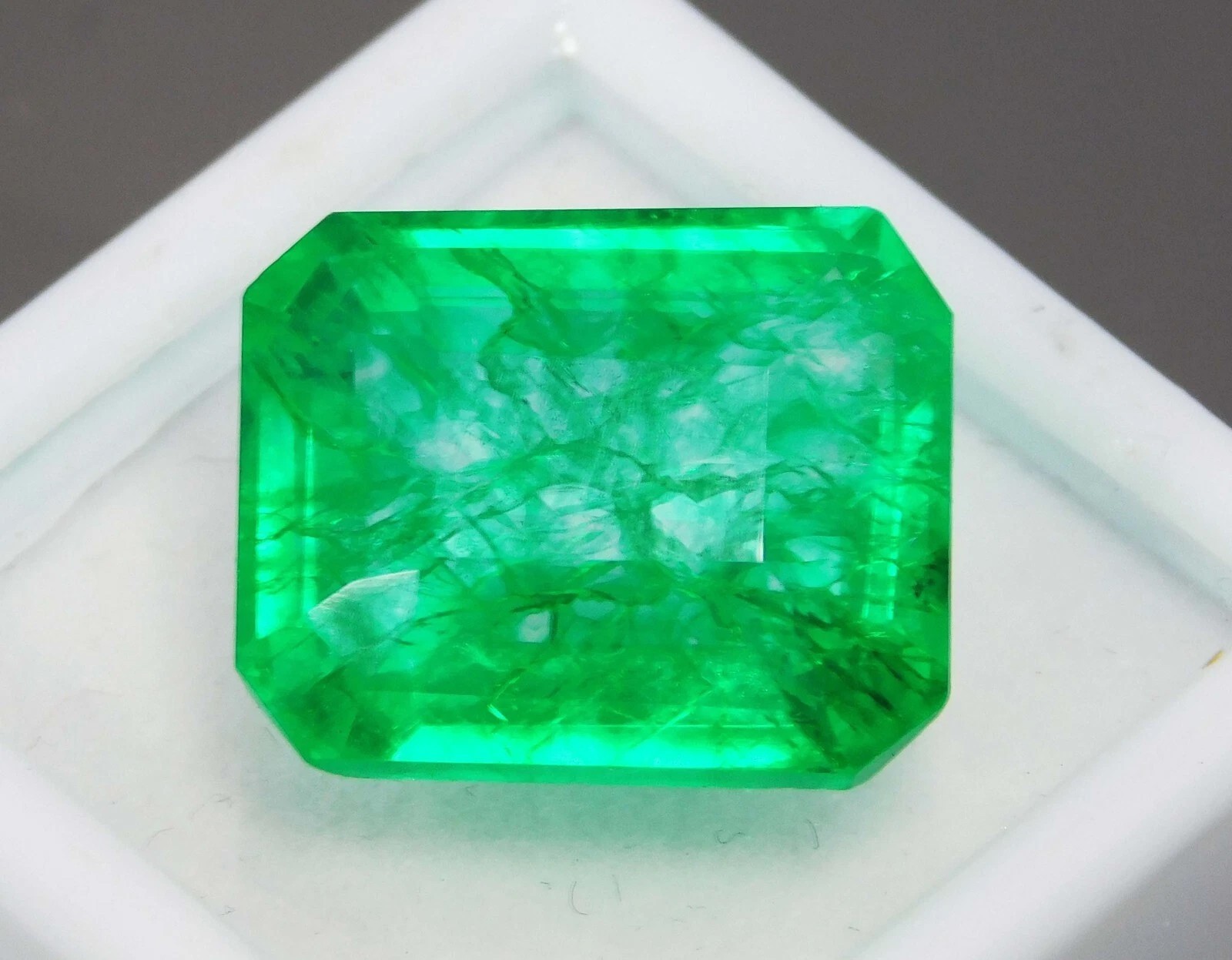 Natural Colombian Green Emerald 12.60 Ct Emerald Cut Loose Gemstone CERTIFIED