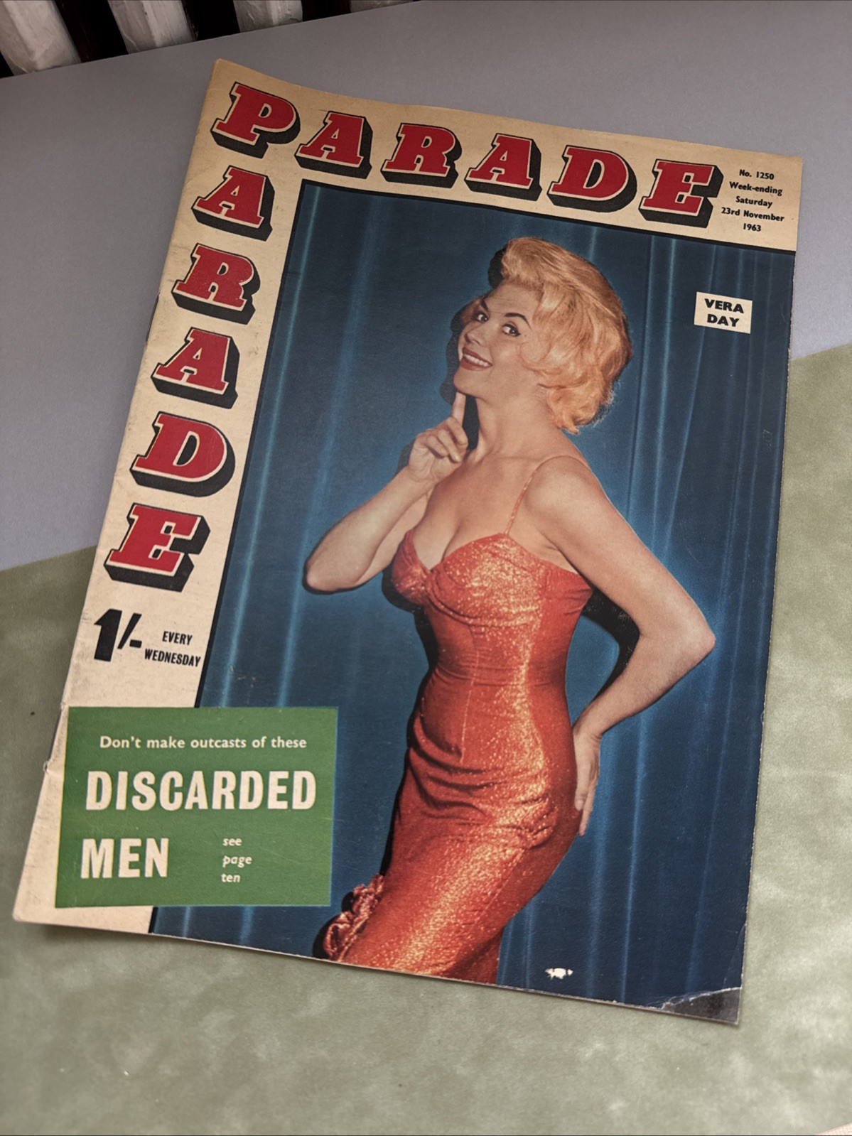 1963 November 23 PARADE MAGAZINE - Vera Day COVER - #1250 60’s Vamps