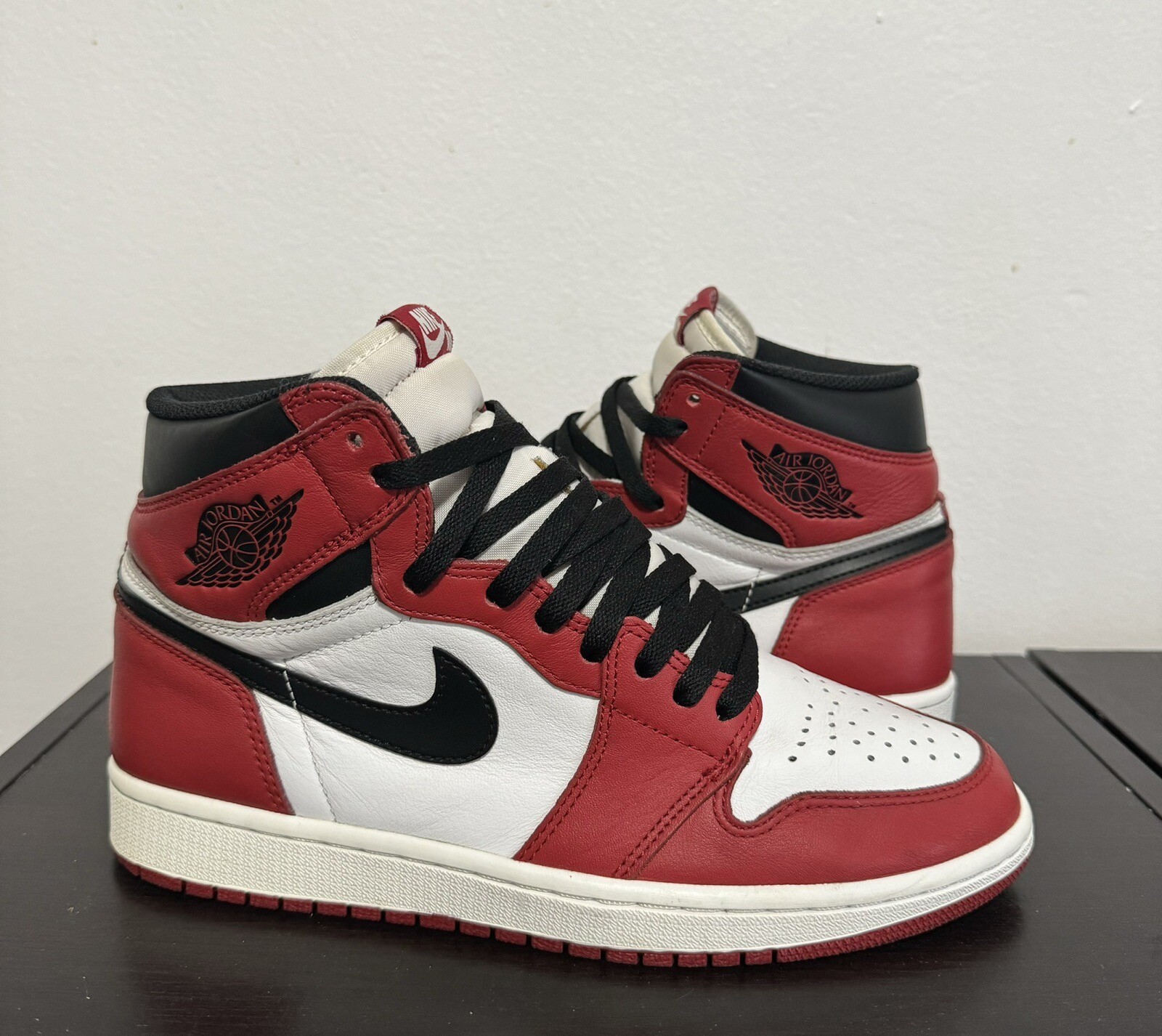 Size 9 - Air Jordan 1 Retro OG High Chicago (2015) Size 9 - Air Jordan 1 Retro OG High Chicago (2015)