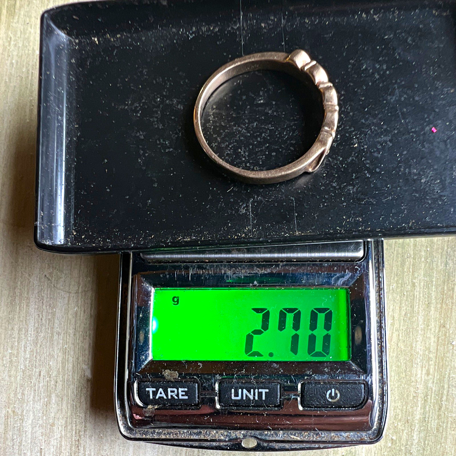 2.70 grams 10 kt gold scrap or wear size 9 1/2 Yellow Gold Three-Stone 2.70 grams 10 kt gold scrap or wear size 9 1/2 Yellow Gold Three-Stone